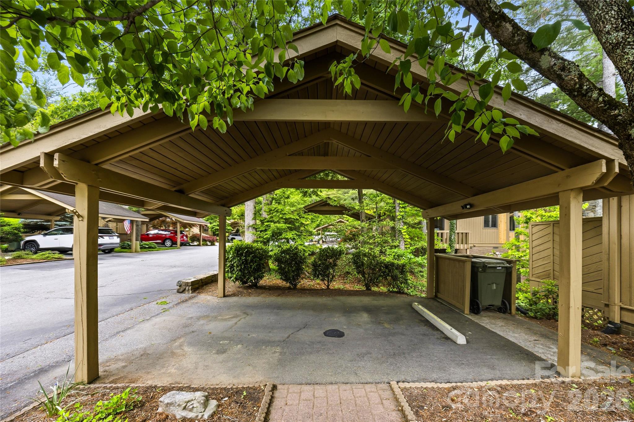 205 N Scarlet Oak Lane — Hendersonville