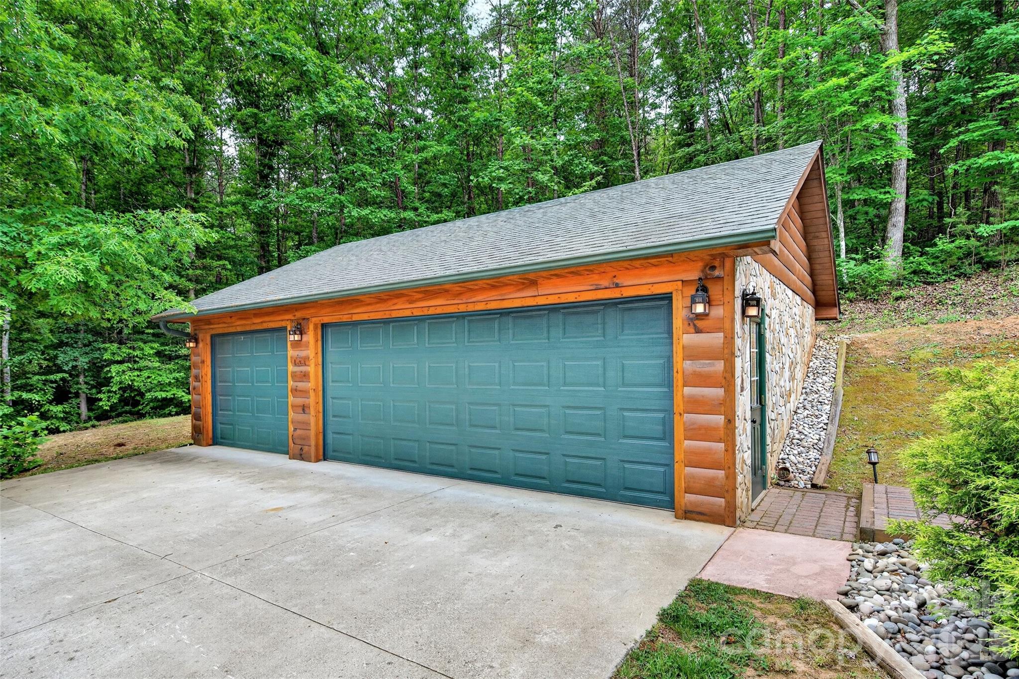 34 Waterfall Drive — Marion