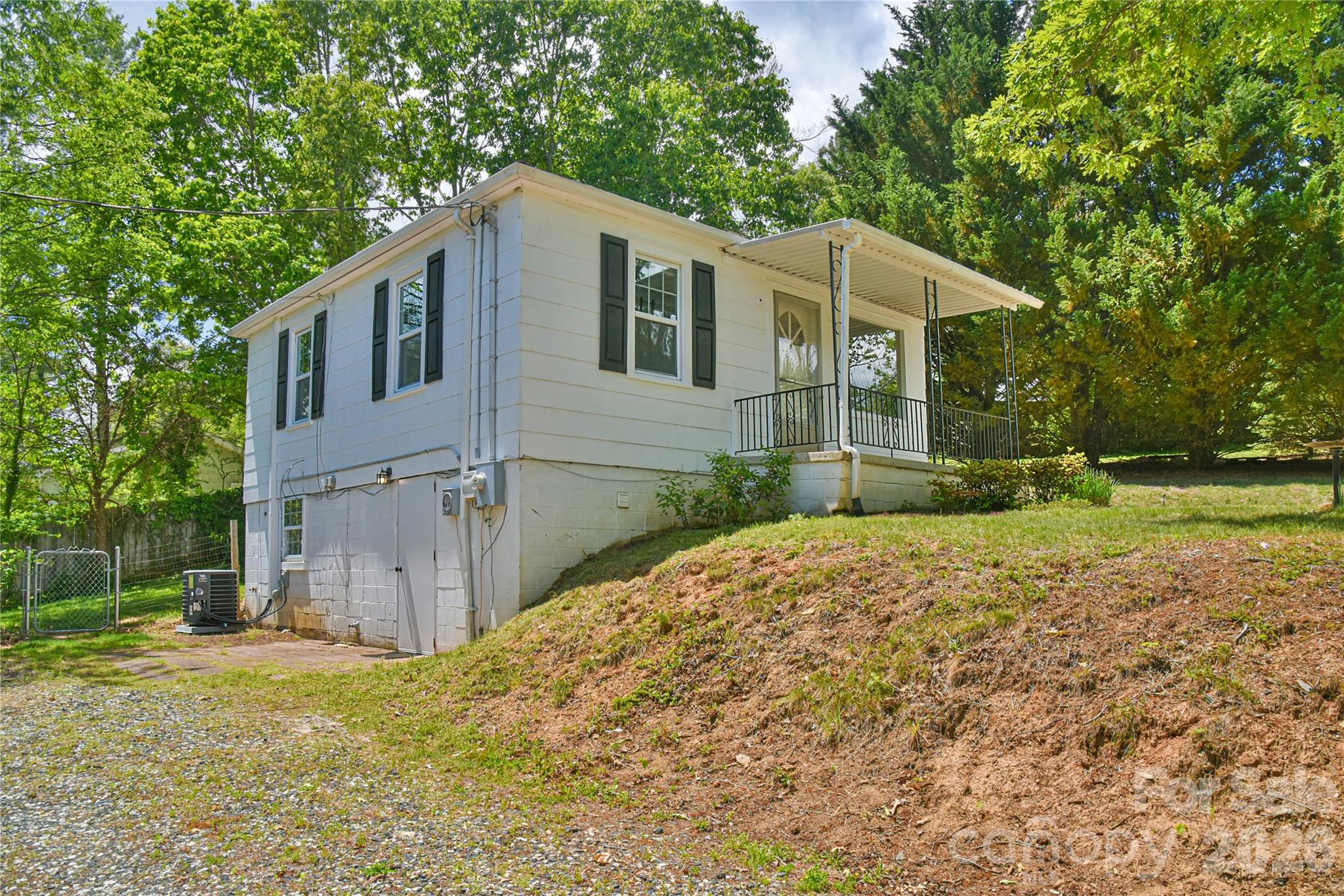 101 E Skyland Circle — Asheville