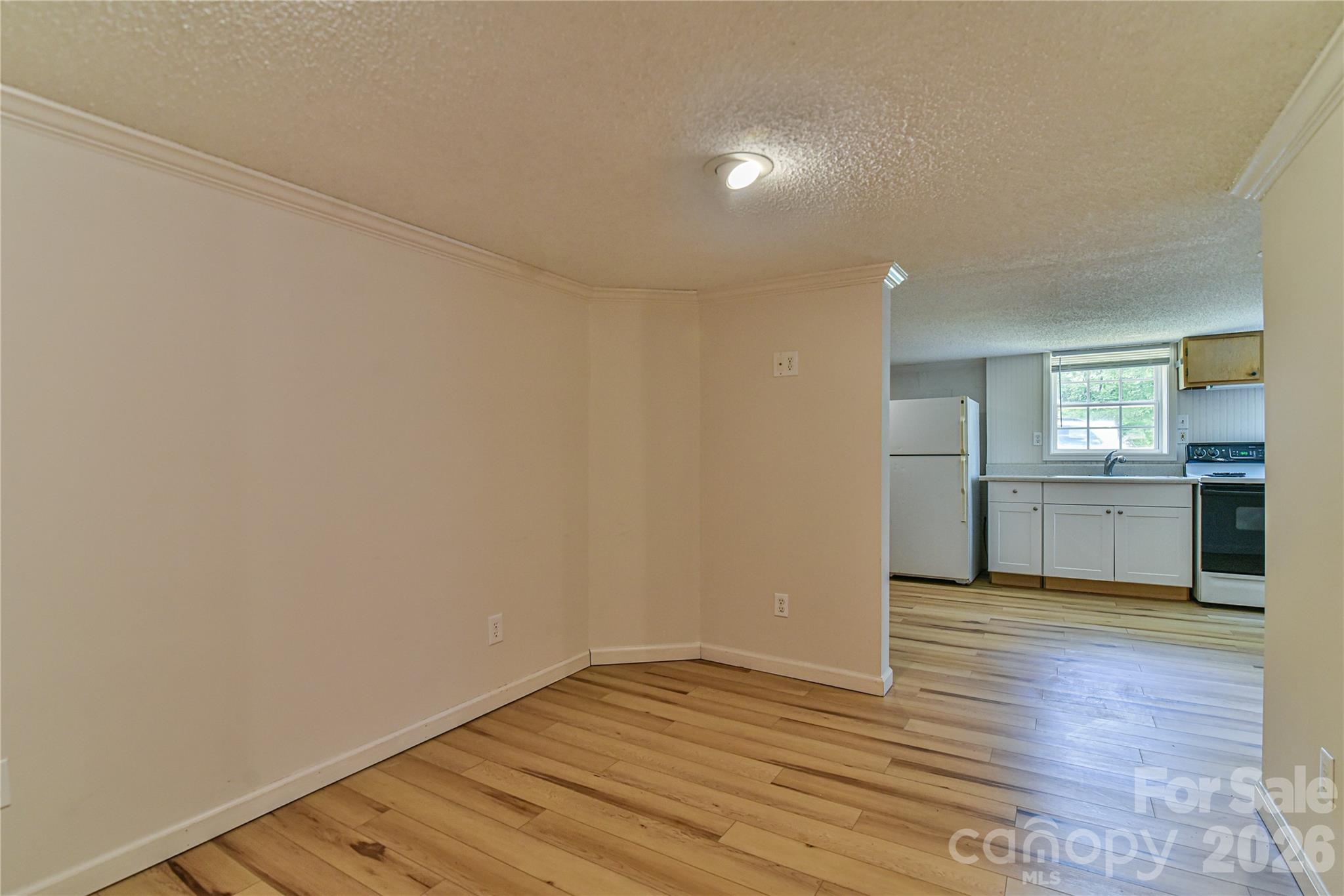 101 E Skyland Circle — Asheville