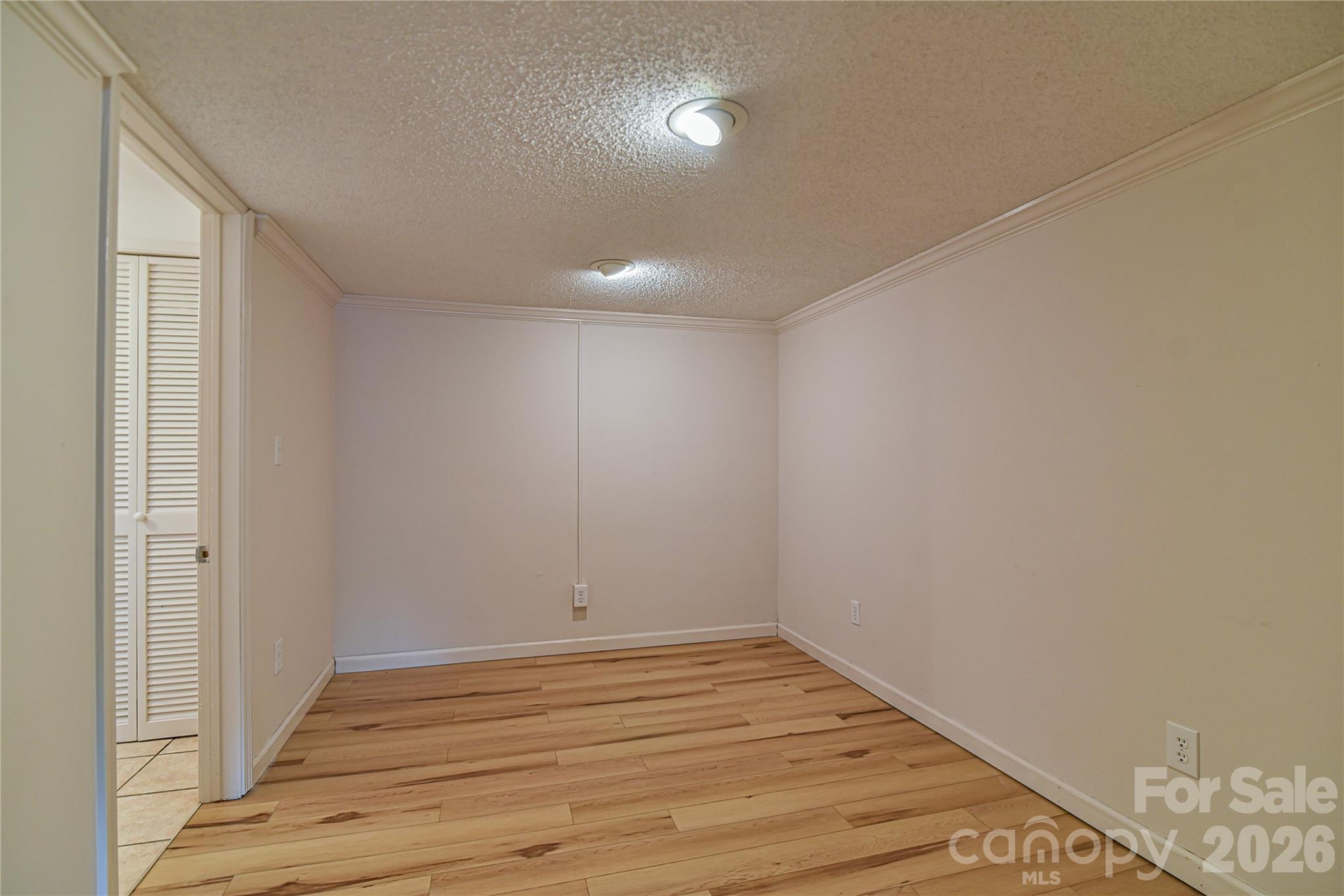 101 E Skyland Circle — Asheville