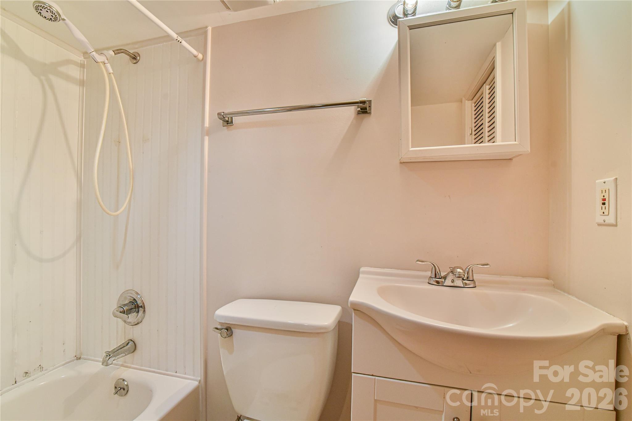 101 E Skyland Circle — Asheville