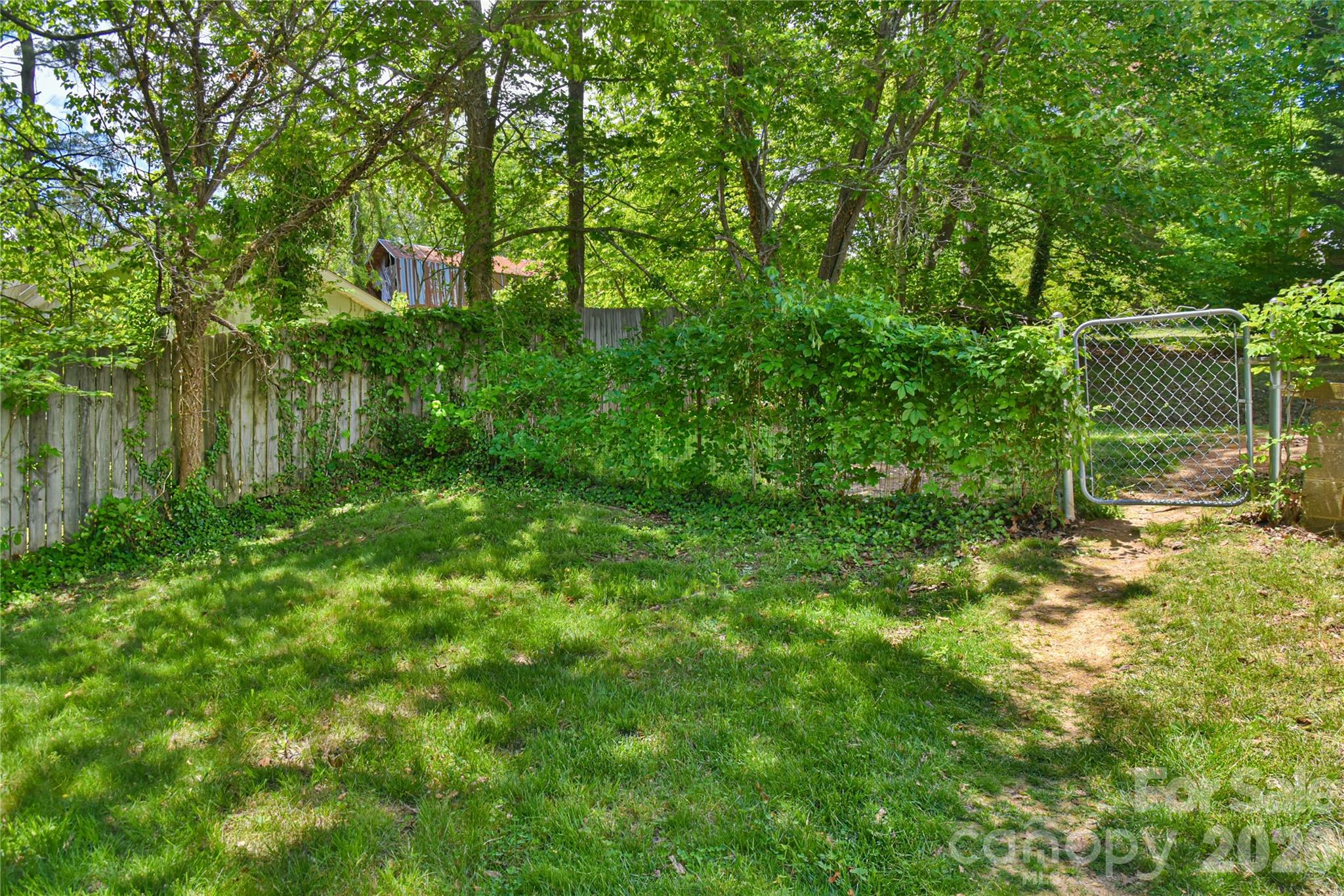 101 E Skyland Circle — Asheville