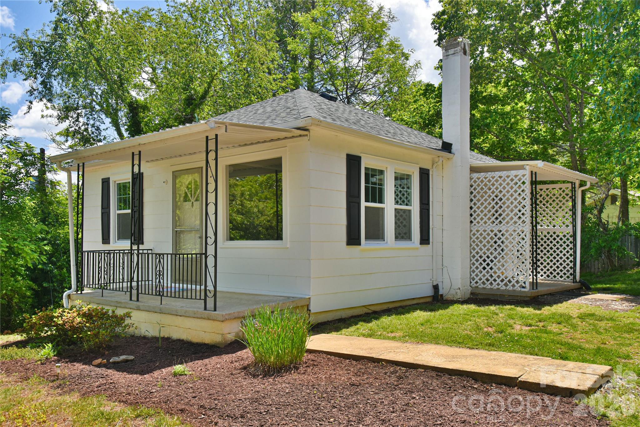 101 E Skyland Circle — Asheville