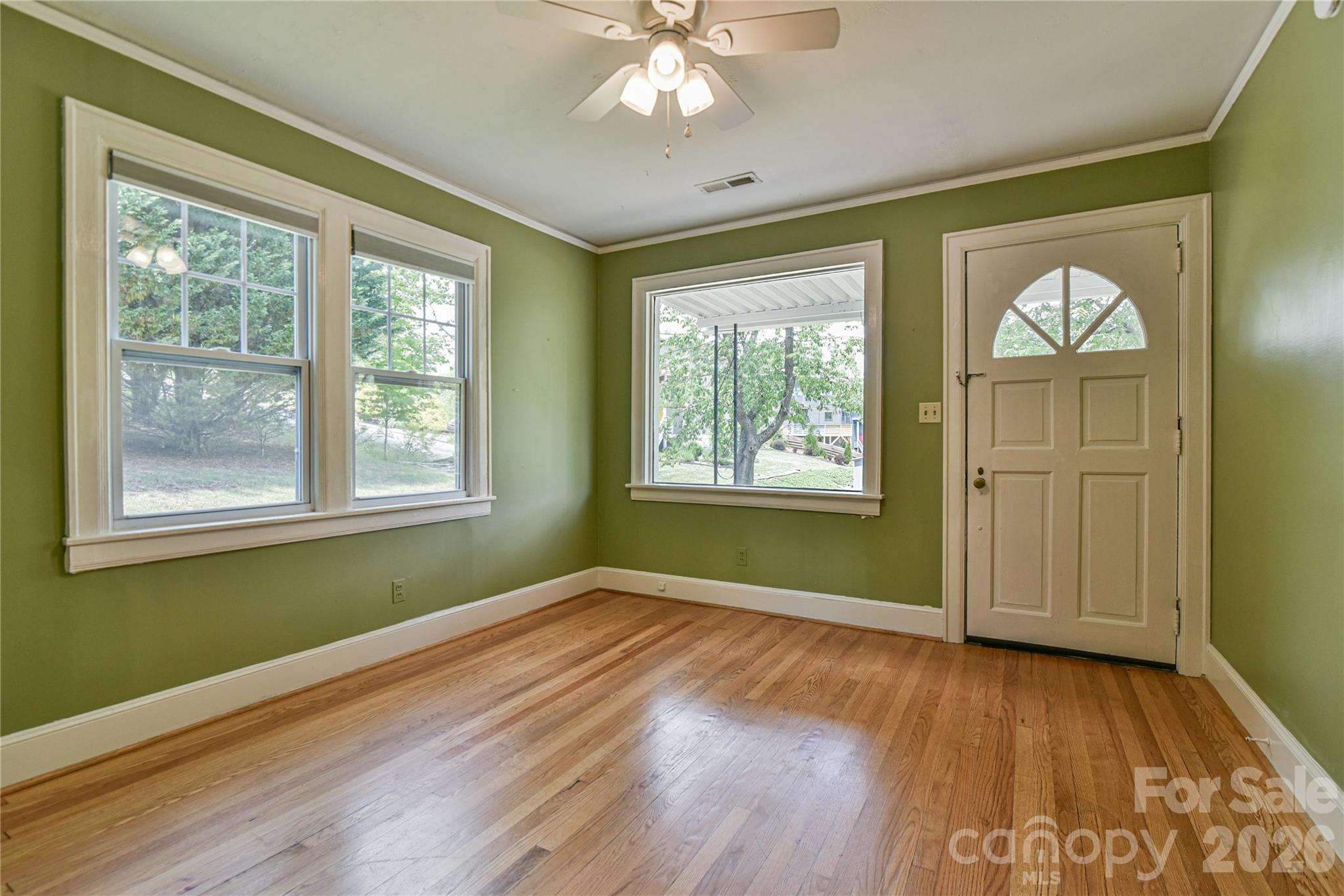 101 E Skyland Circle — Asheville