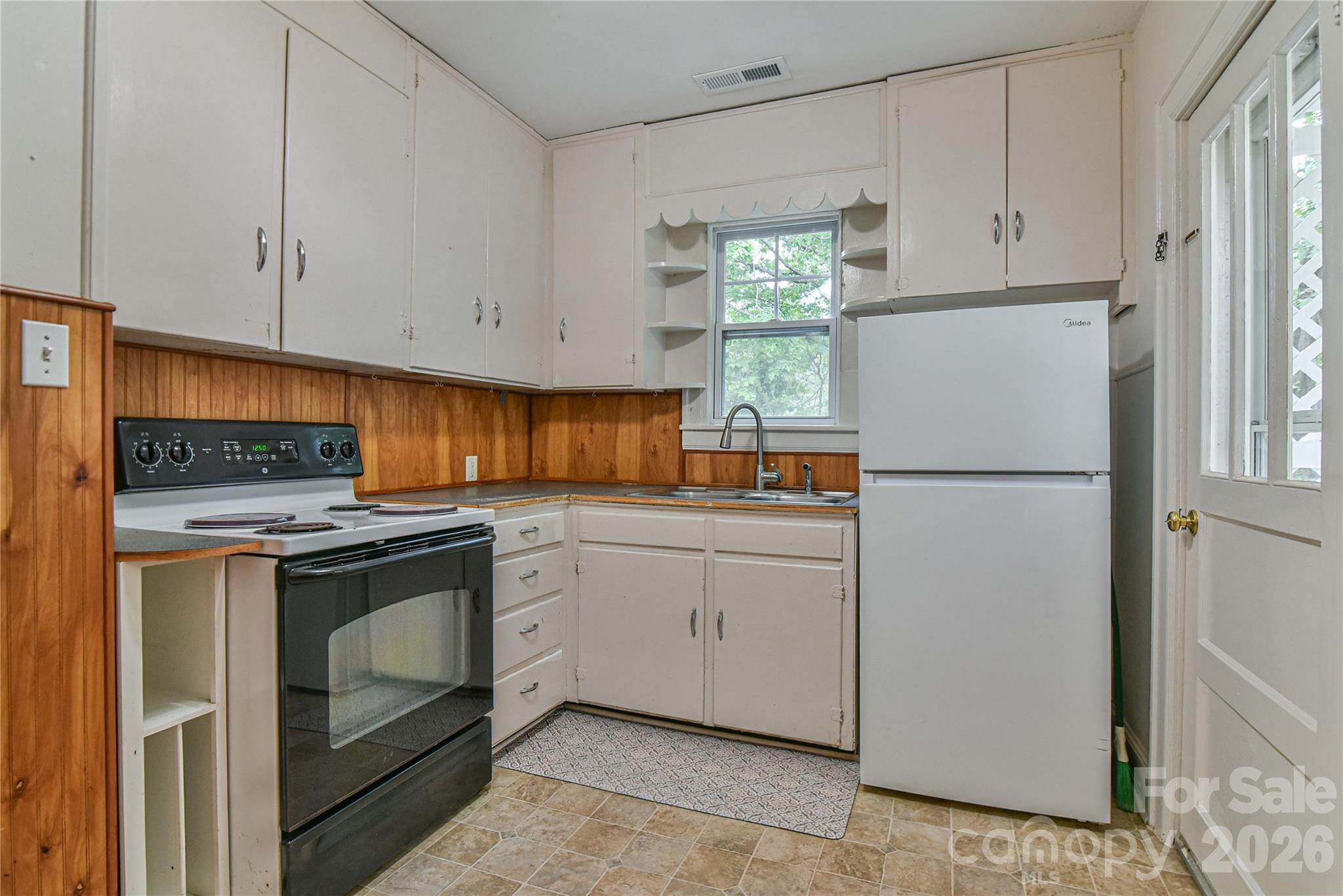 101 E Skyland Circle — Asheville