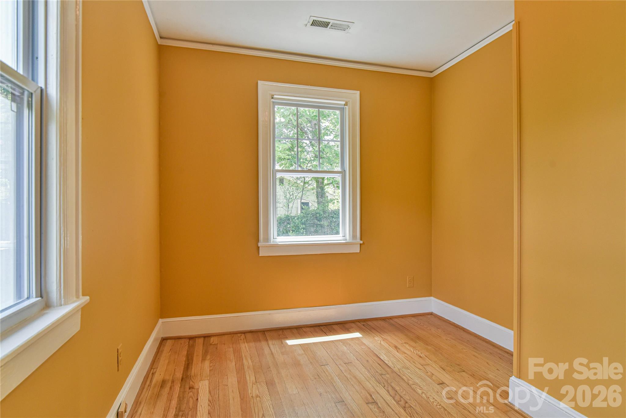 101 E Skyland Circle — Asheville