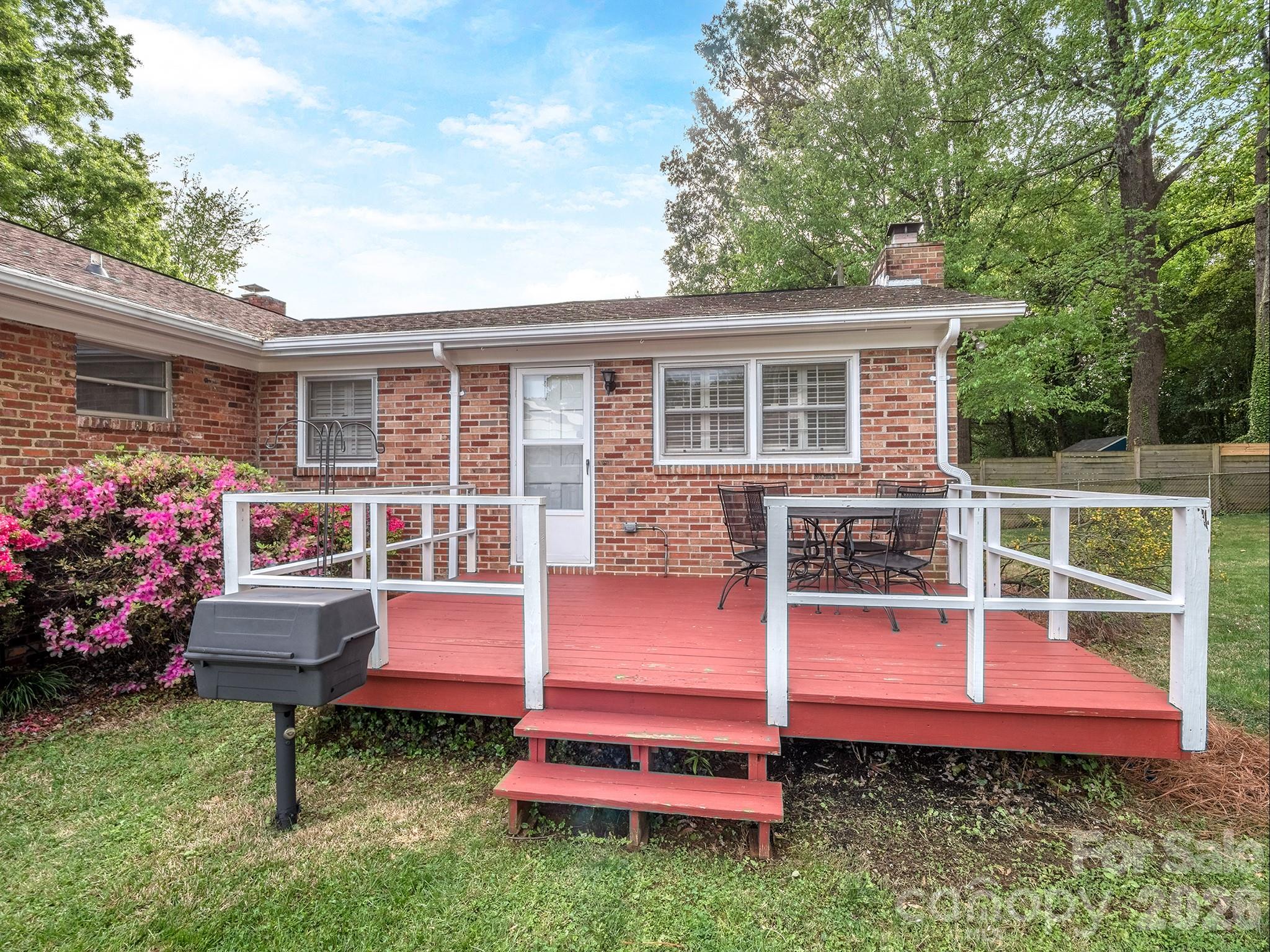 5344 Buena Vista Avenue — Charlotte