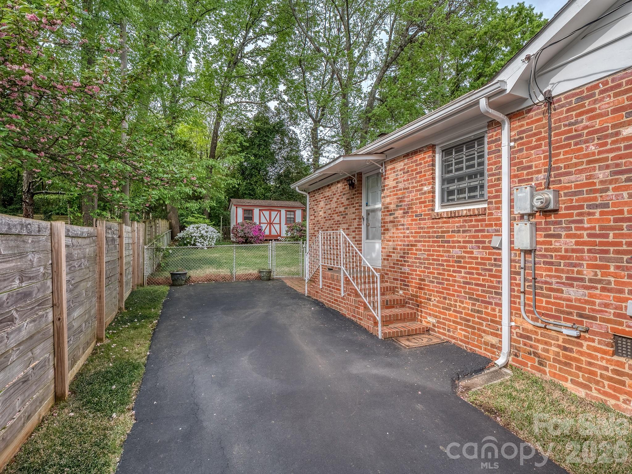 5344 Buena Vista Avenue — Charlotte