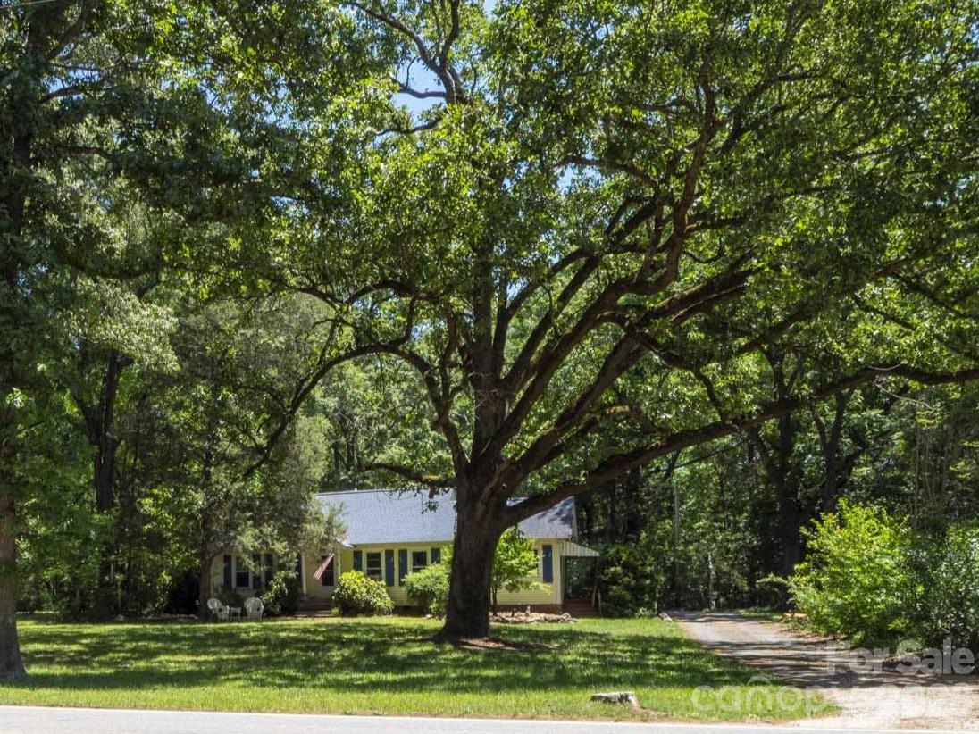5219 Crow Road — Mineral Springs