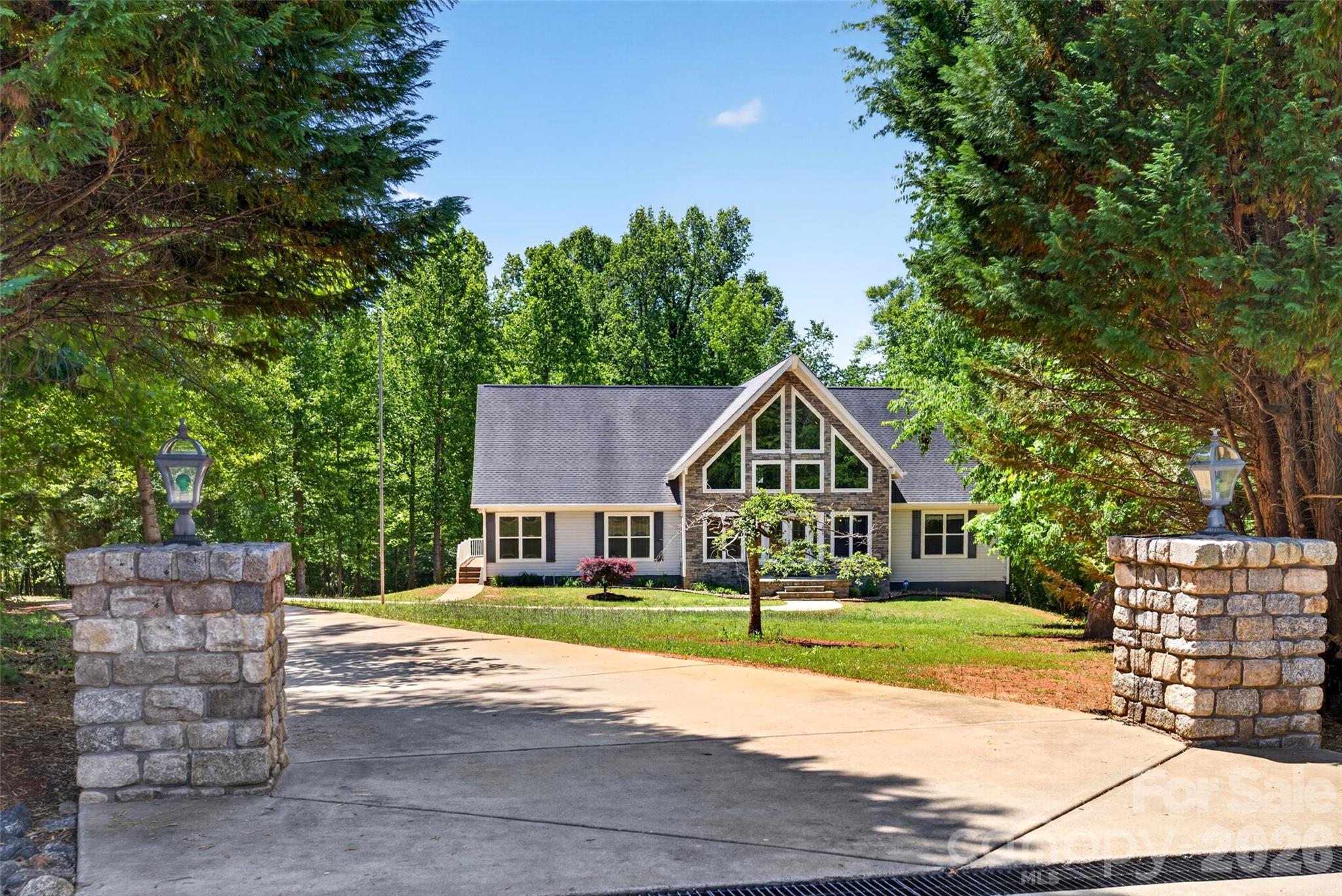2977 Cabin Creek Drive — Catawba
