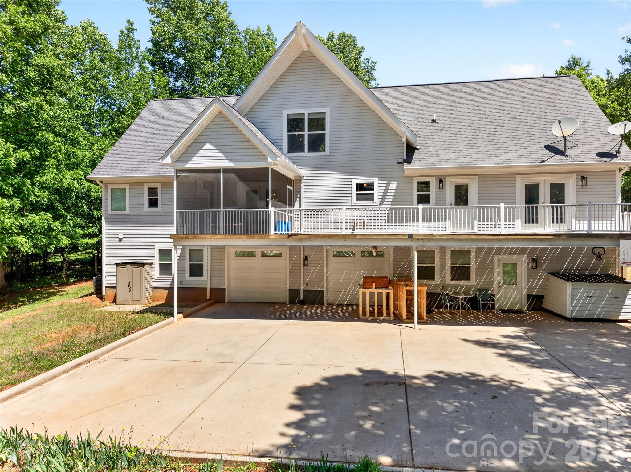 2977 Cabin Creek Drive — Catawba
