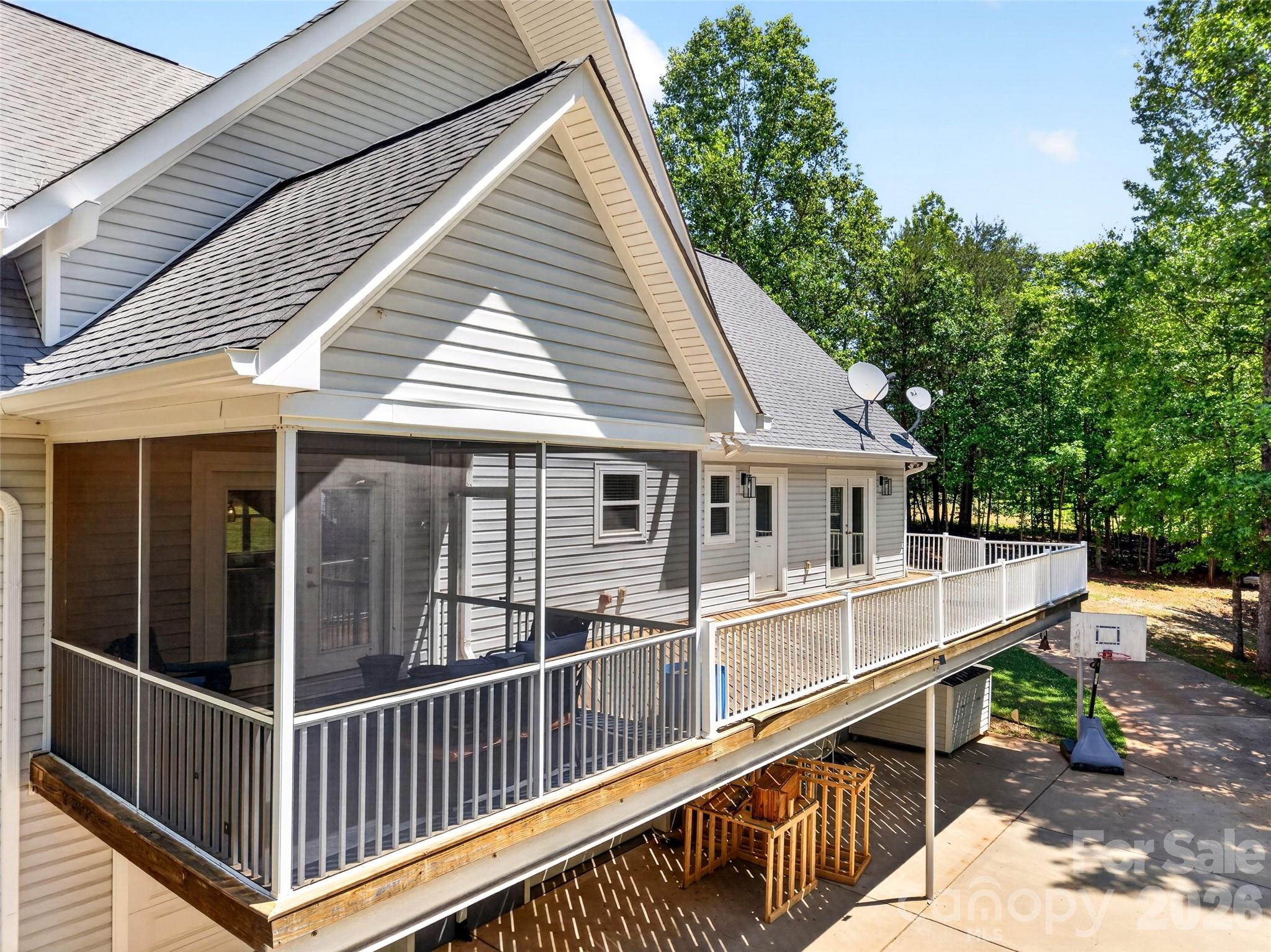 2977 Cabin Creek Drive — Catawba