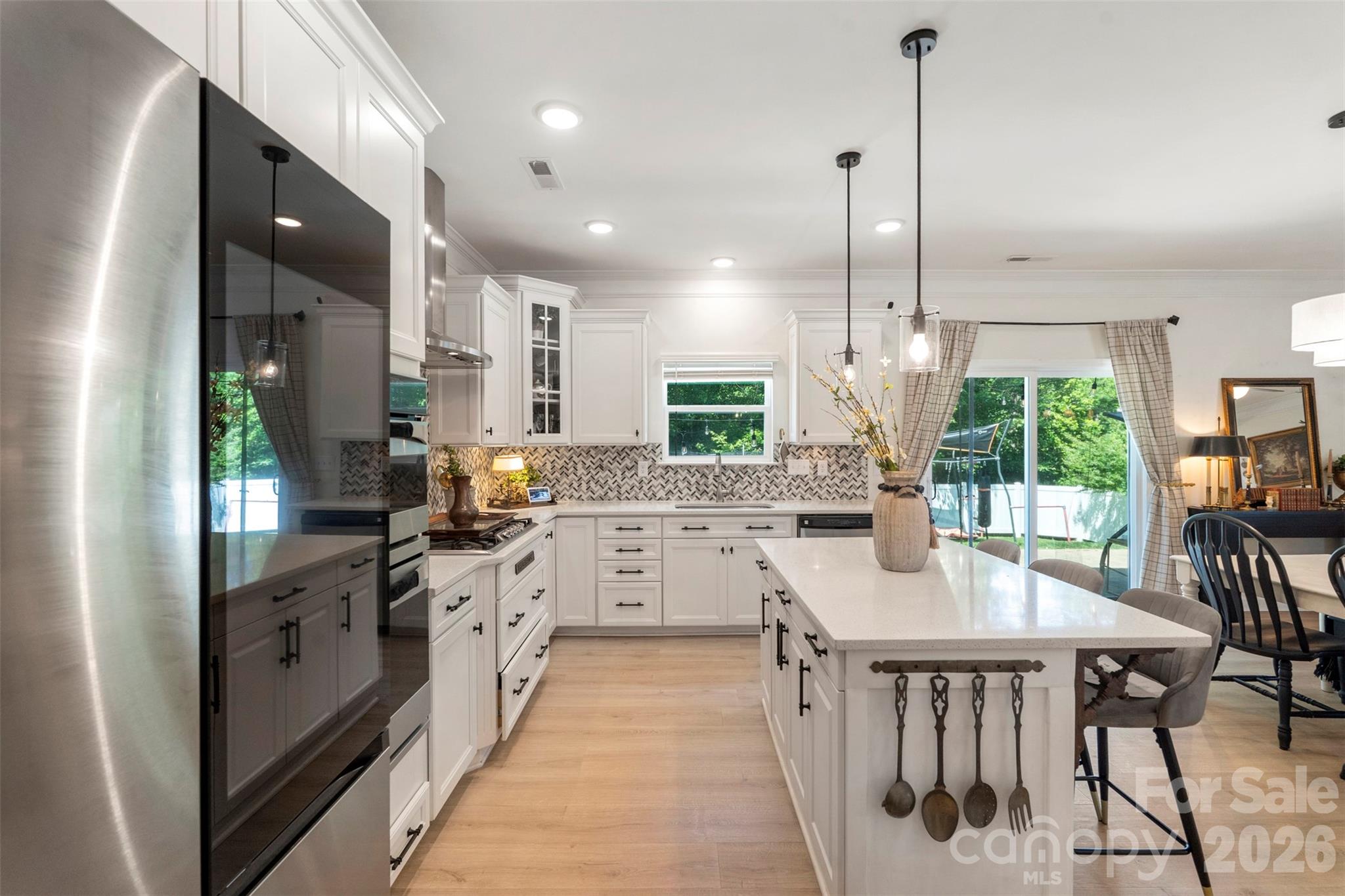 1147 Mantell Road — Lancaster