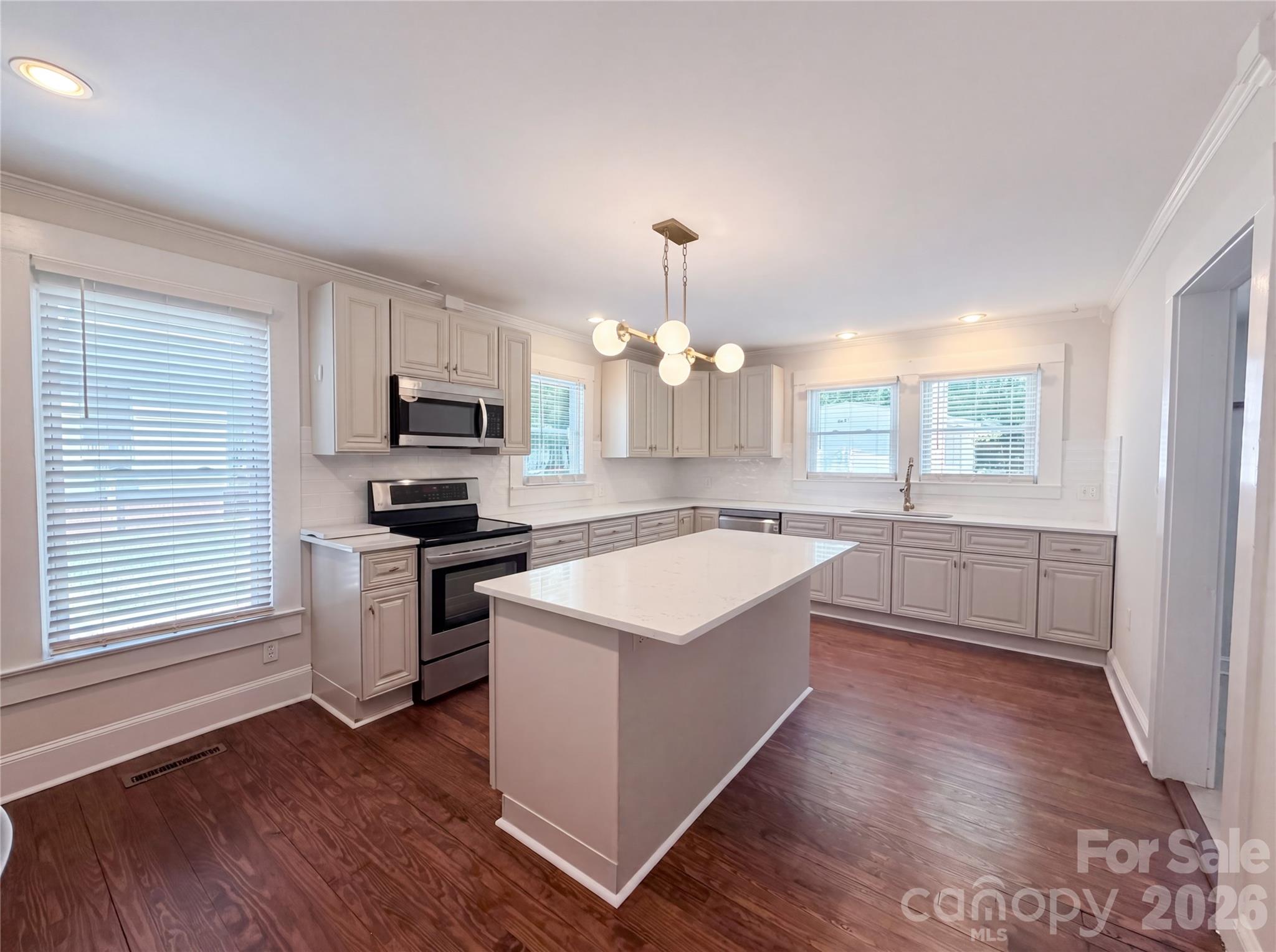 329 W Mclelland Avenue — Mooresville