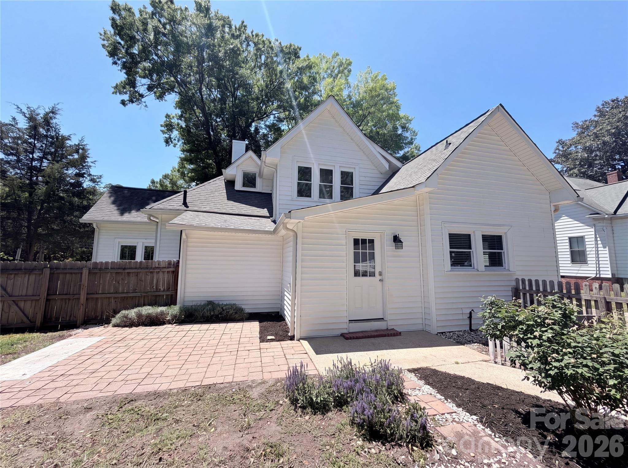 329 W Mclelland Avenue — Mooresville