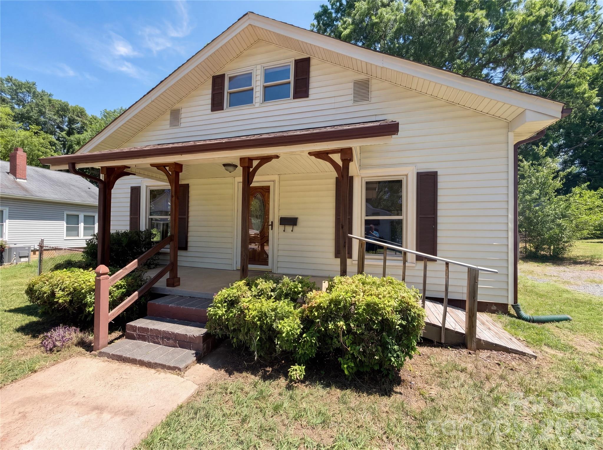 406 Dingler Avenue — Mooresville