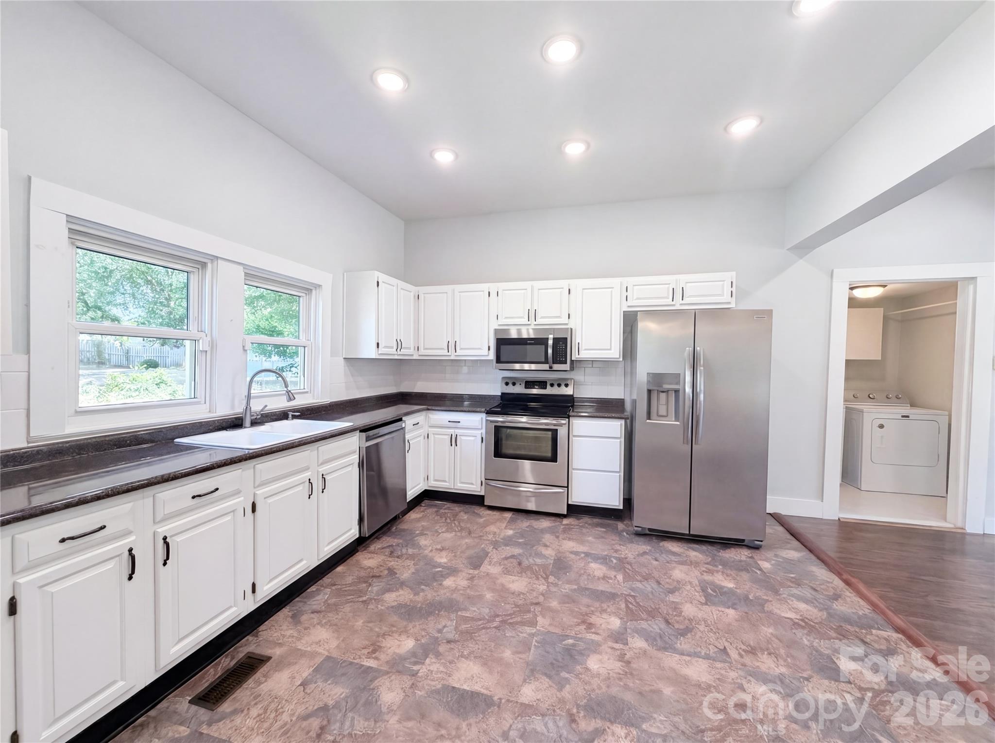 406 Dingler Avenue — Mooresville