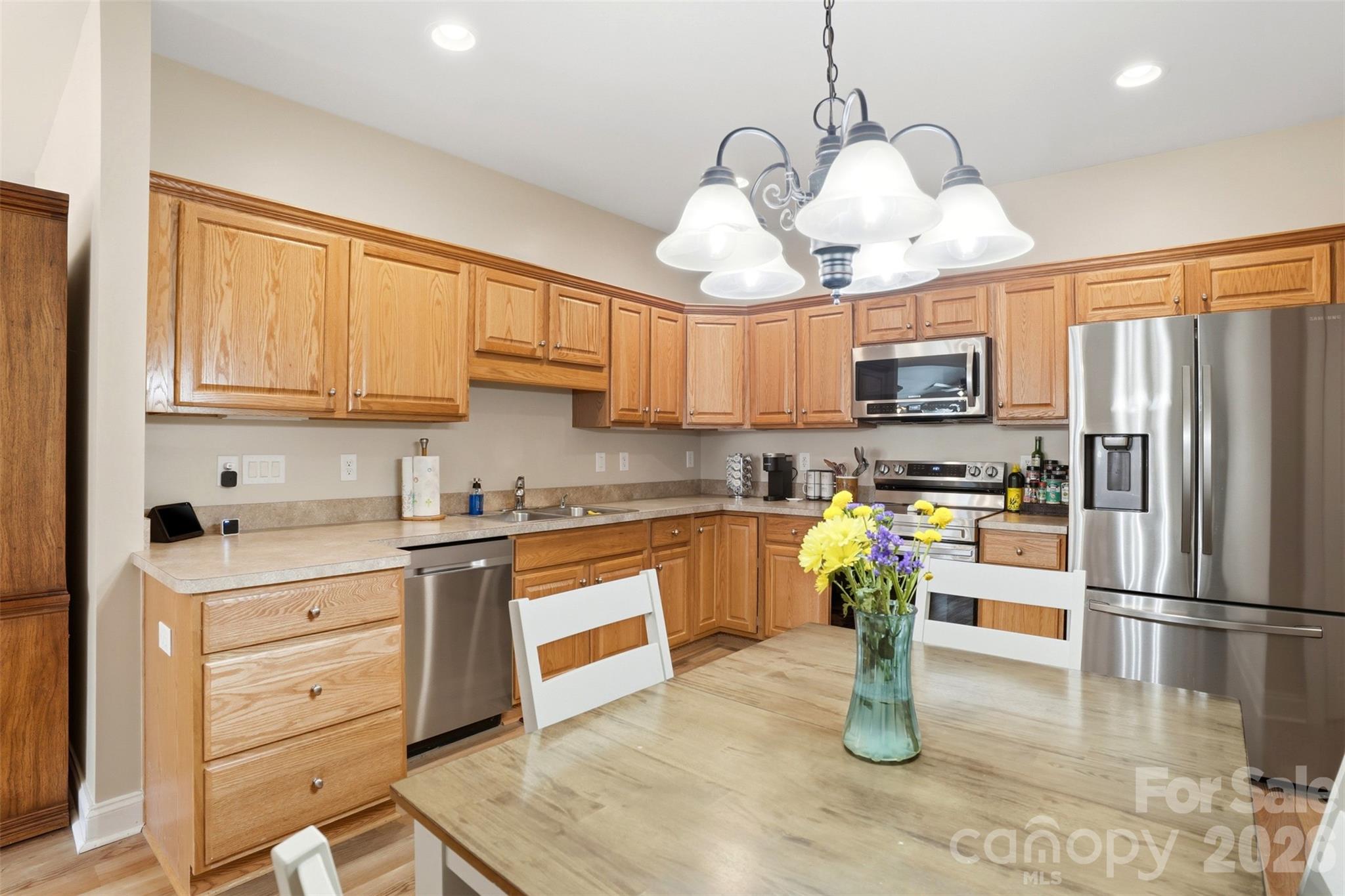 2118 N Castle Court — Matthews
