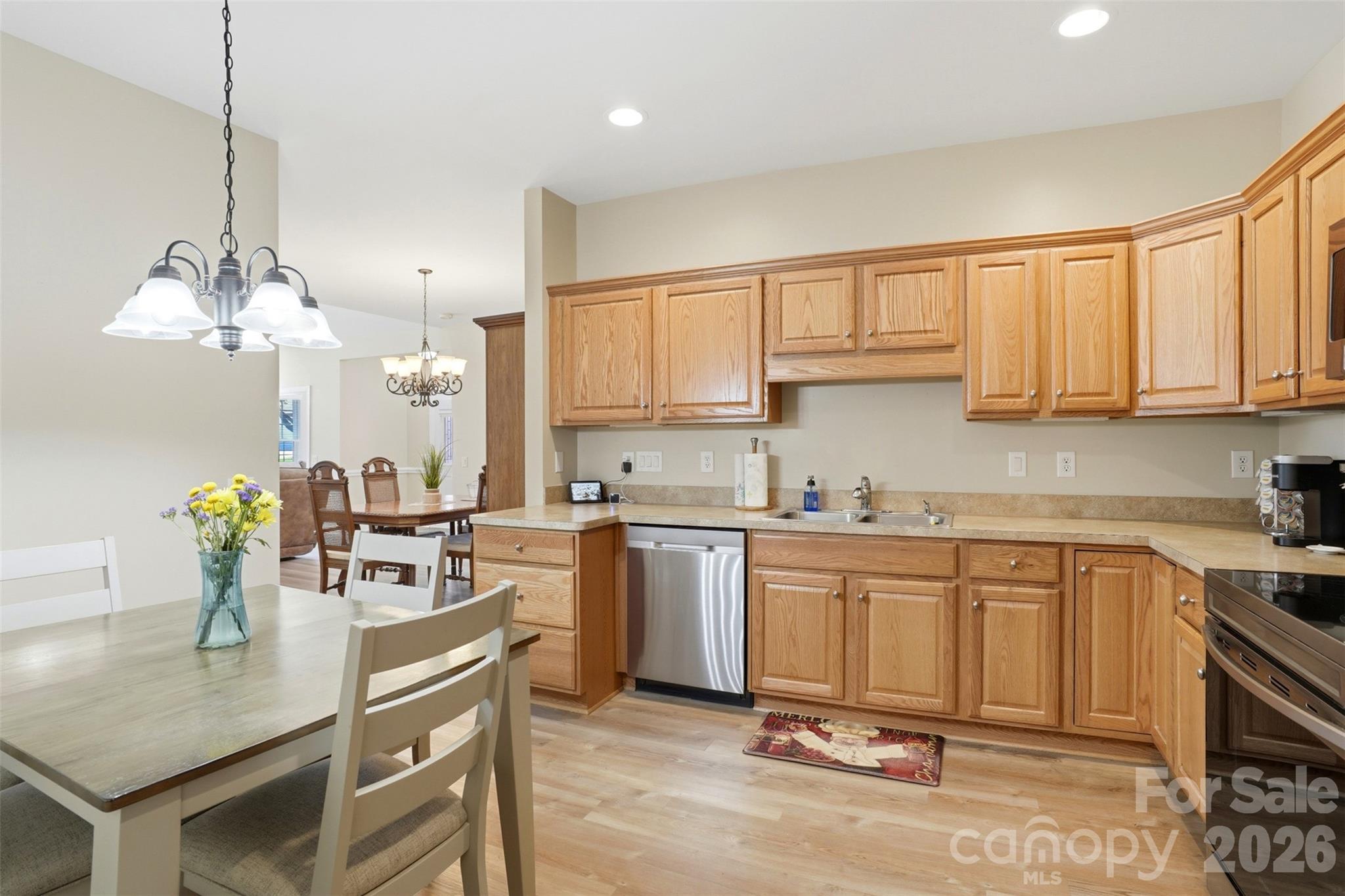 2118 N Castle Court — Matthews