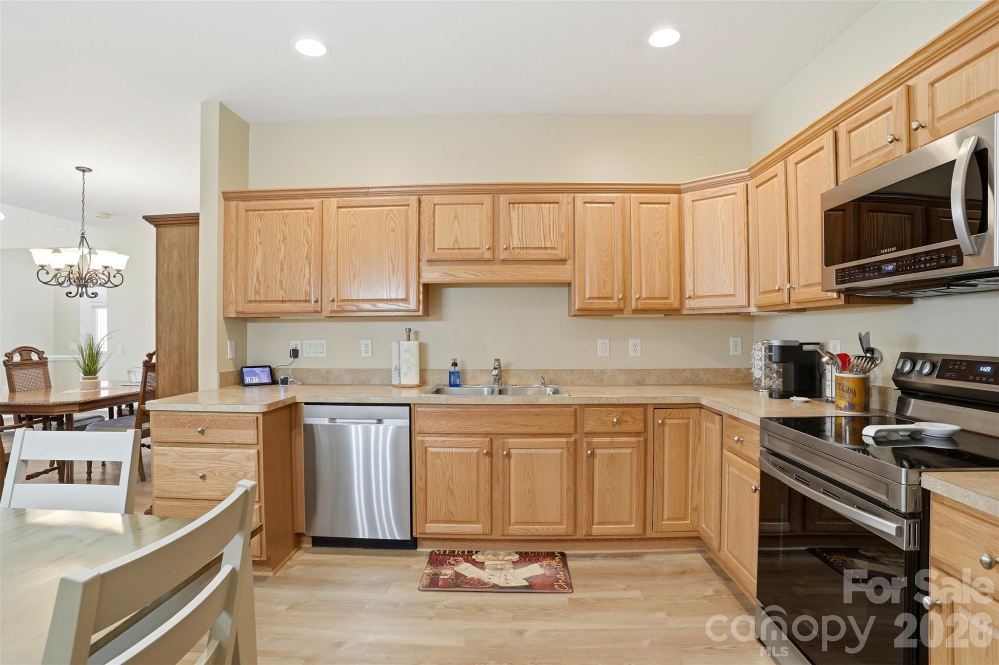 2118 N Castle Court — Matthews