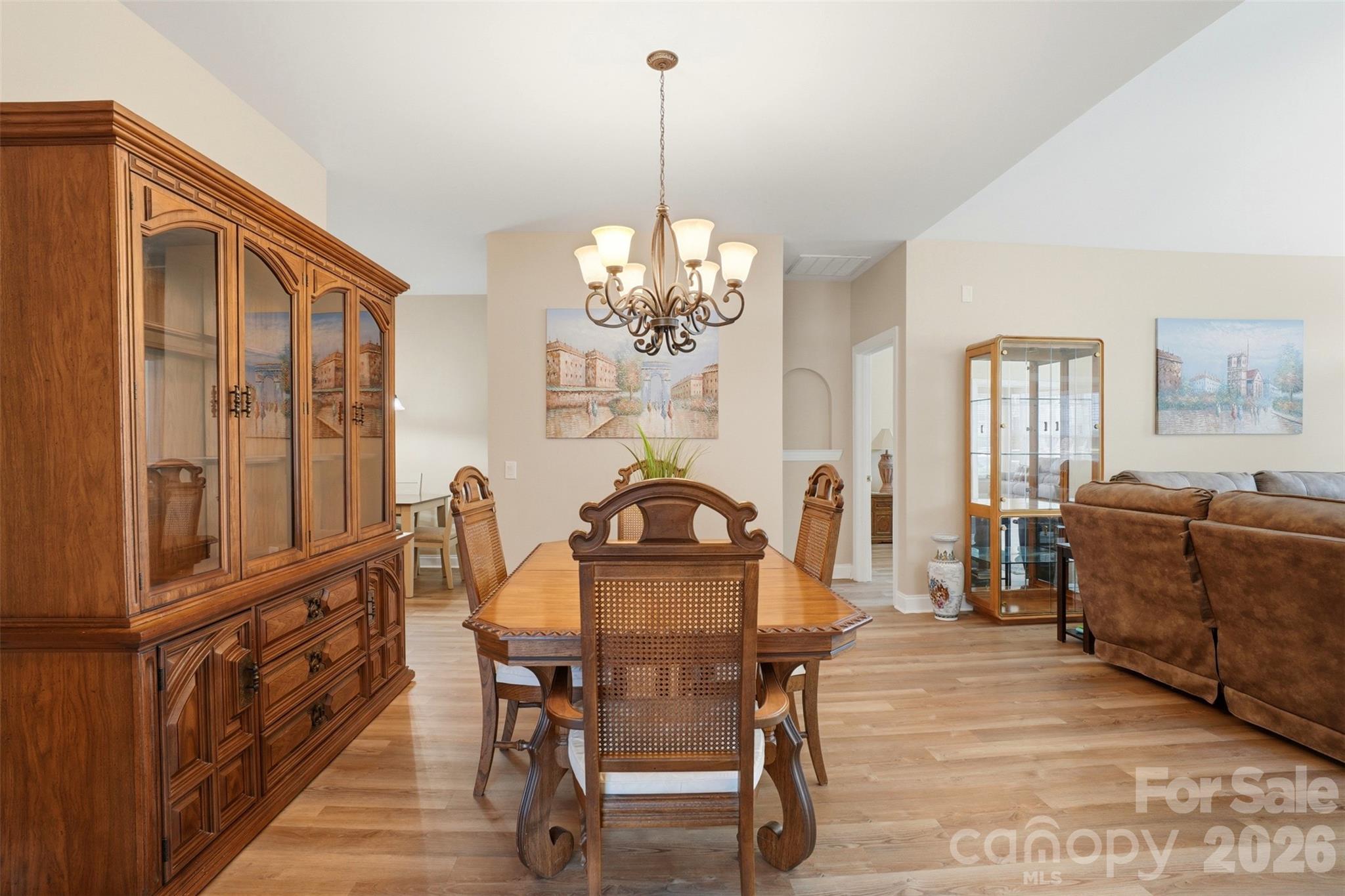 2118 N Castle Court — Matthews