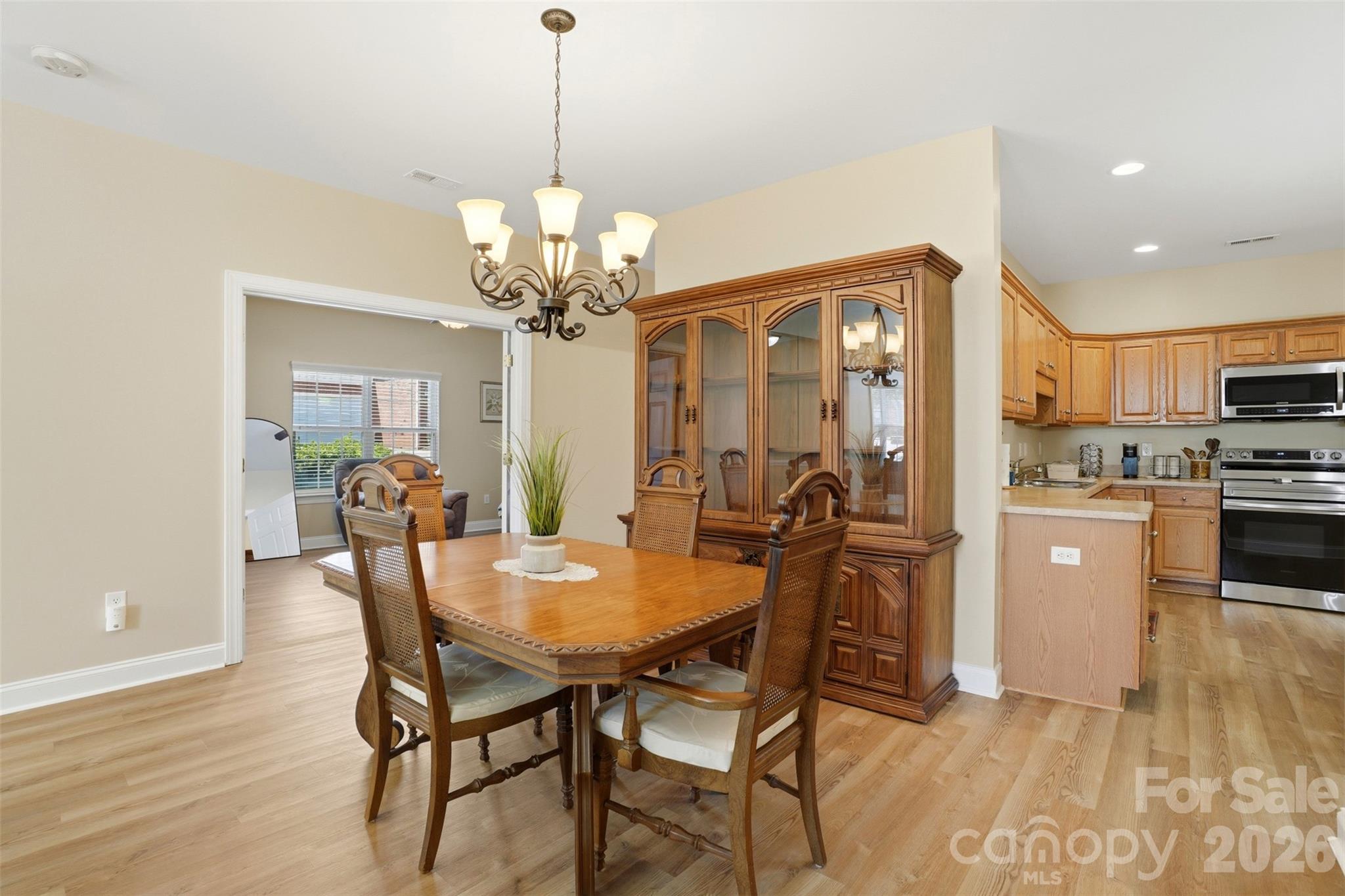 2118 N Castle Court — Matthews