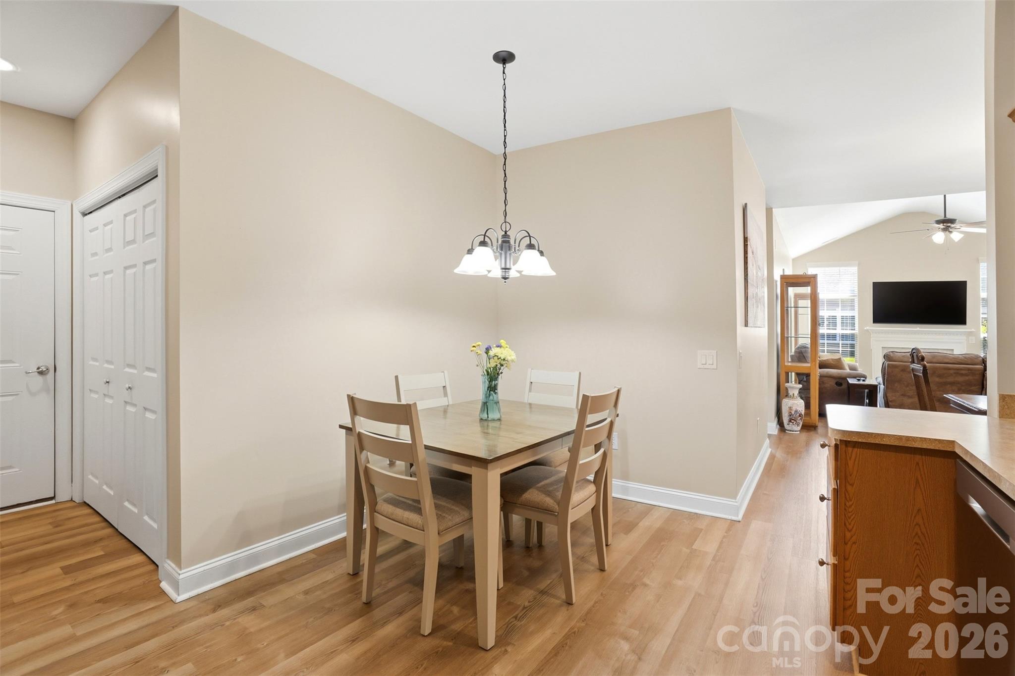 2118 N Castle Court — Matthews