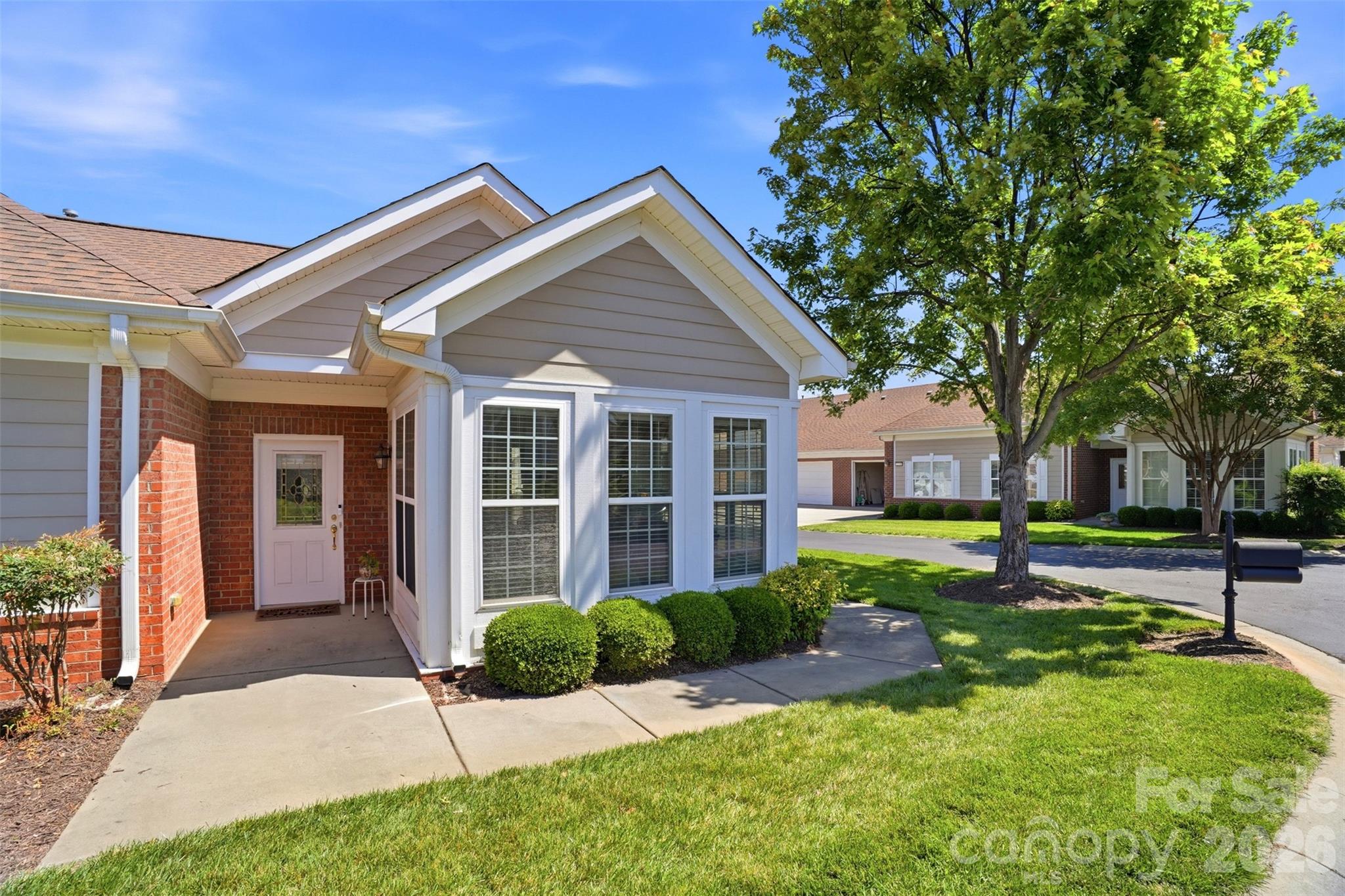2118 N Castle Court — Matthews