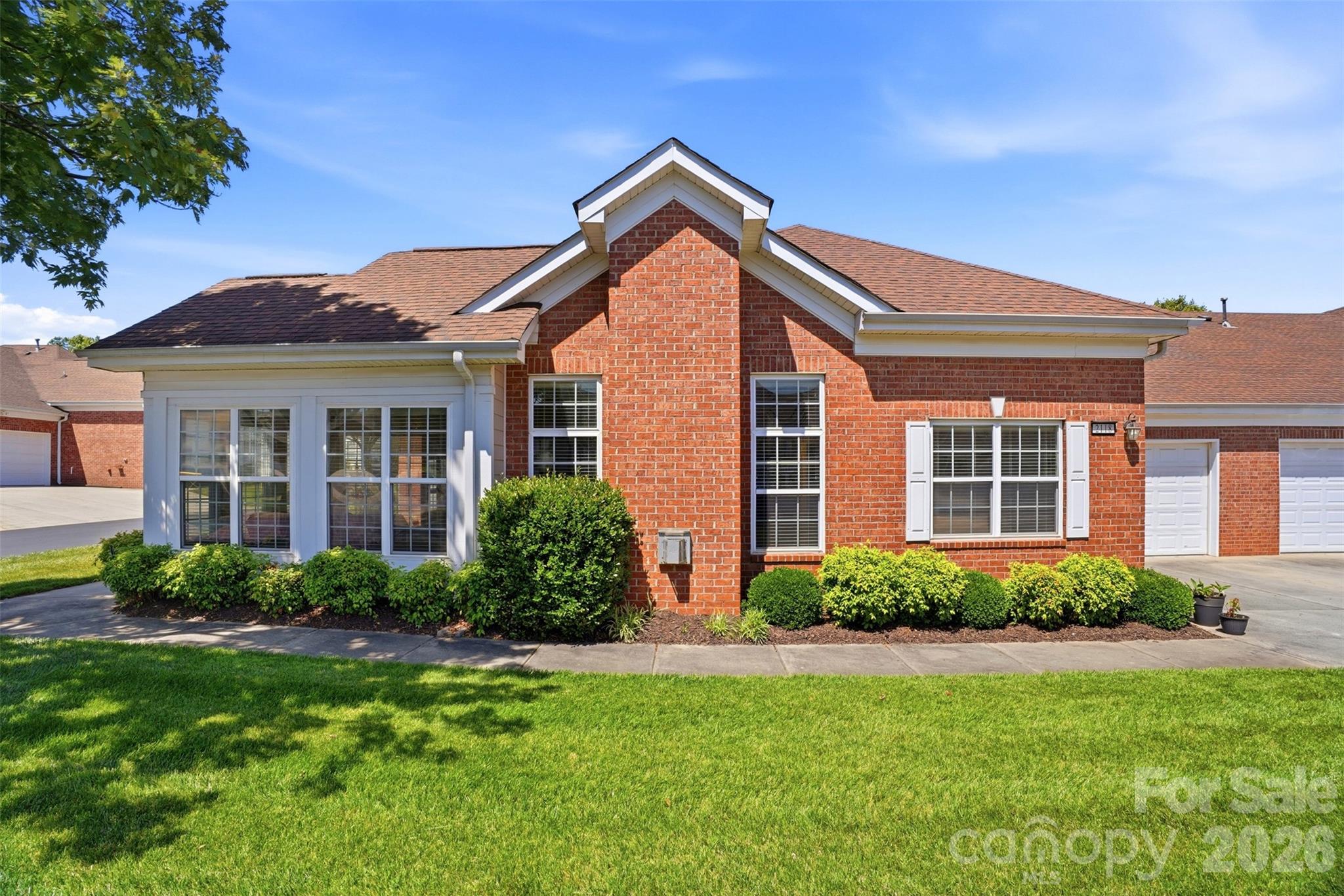 2118 N Castle Court — Matthews
