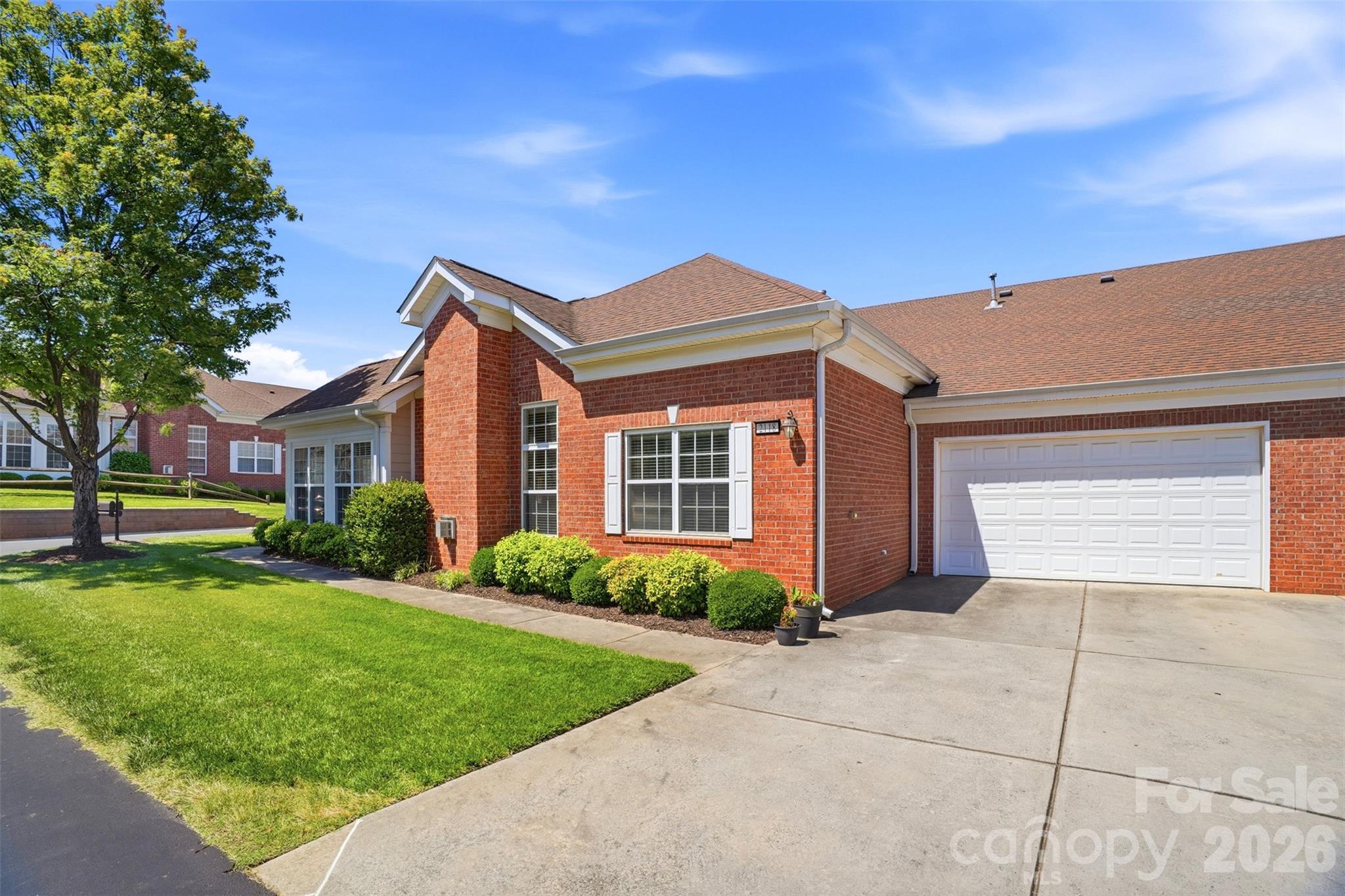 2118 N Castle Court — Matthews