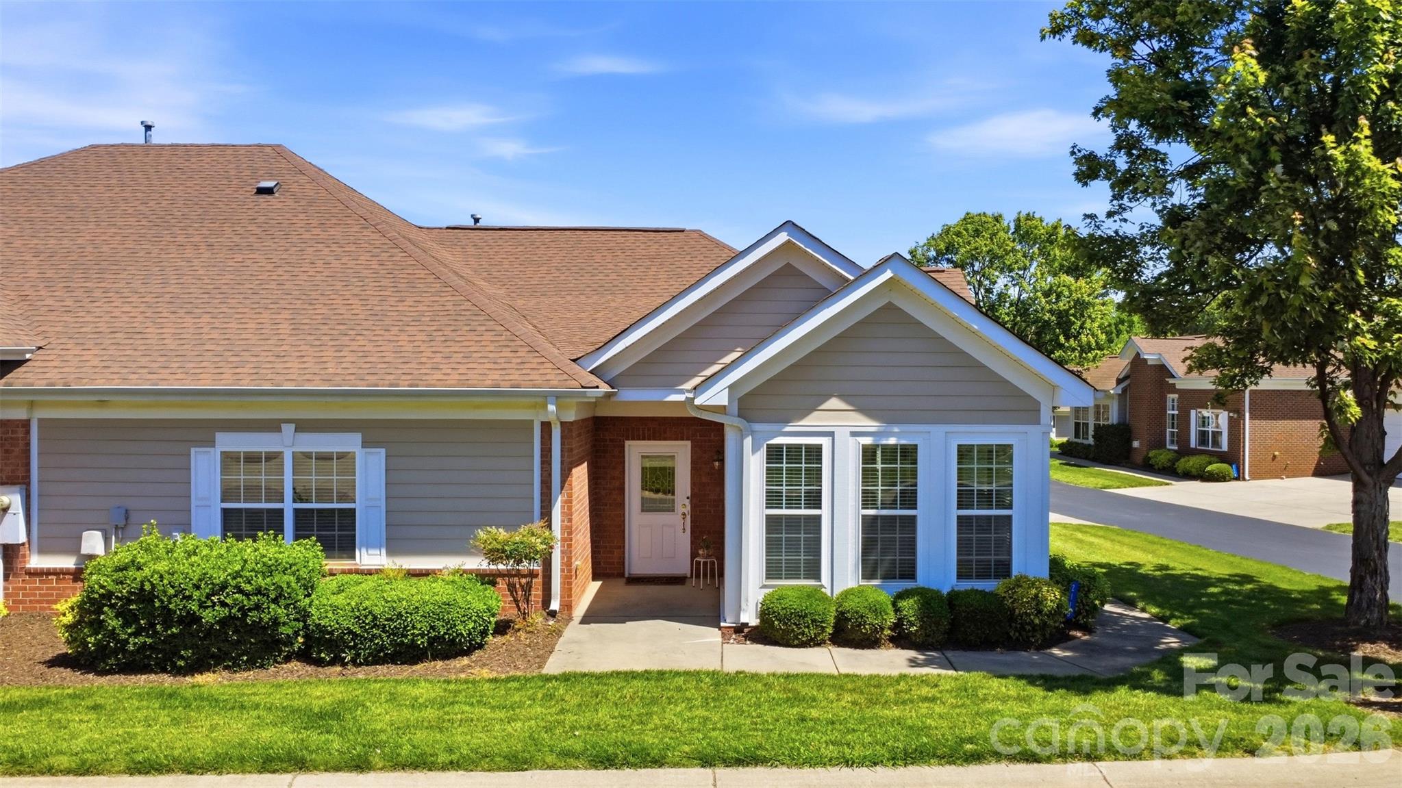 2118 N Castle Court — Matthews