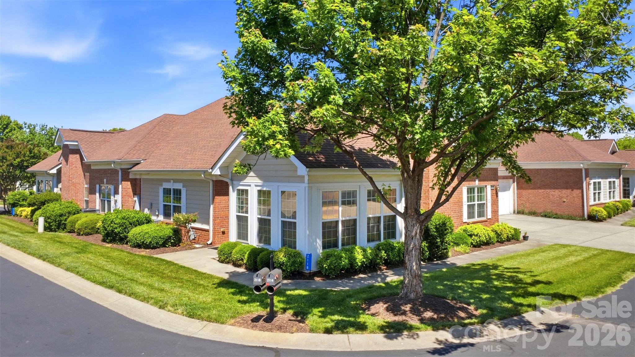 2118 N Castle Court — Matthews