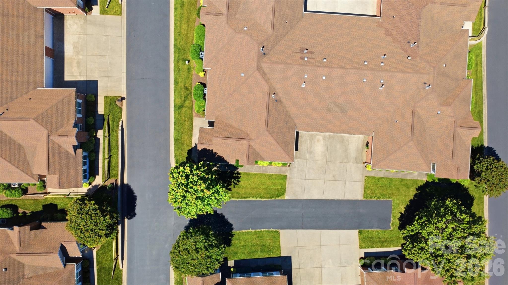 2118 N Castle Court — Matthews