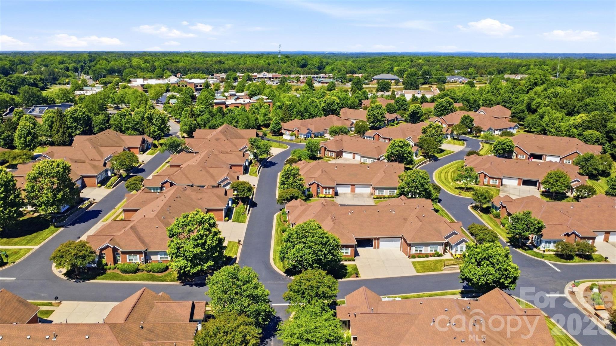 2118 N Castle Court — Matthews