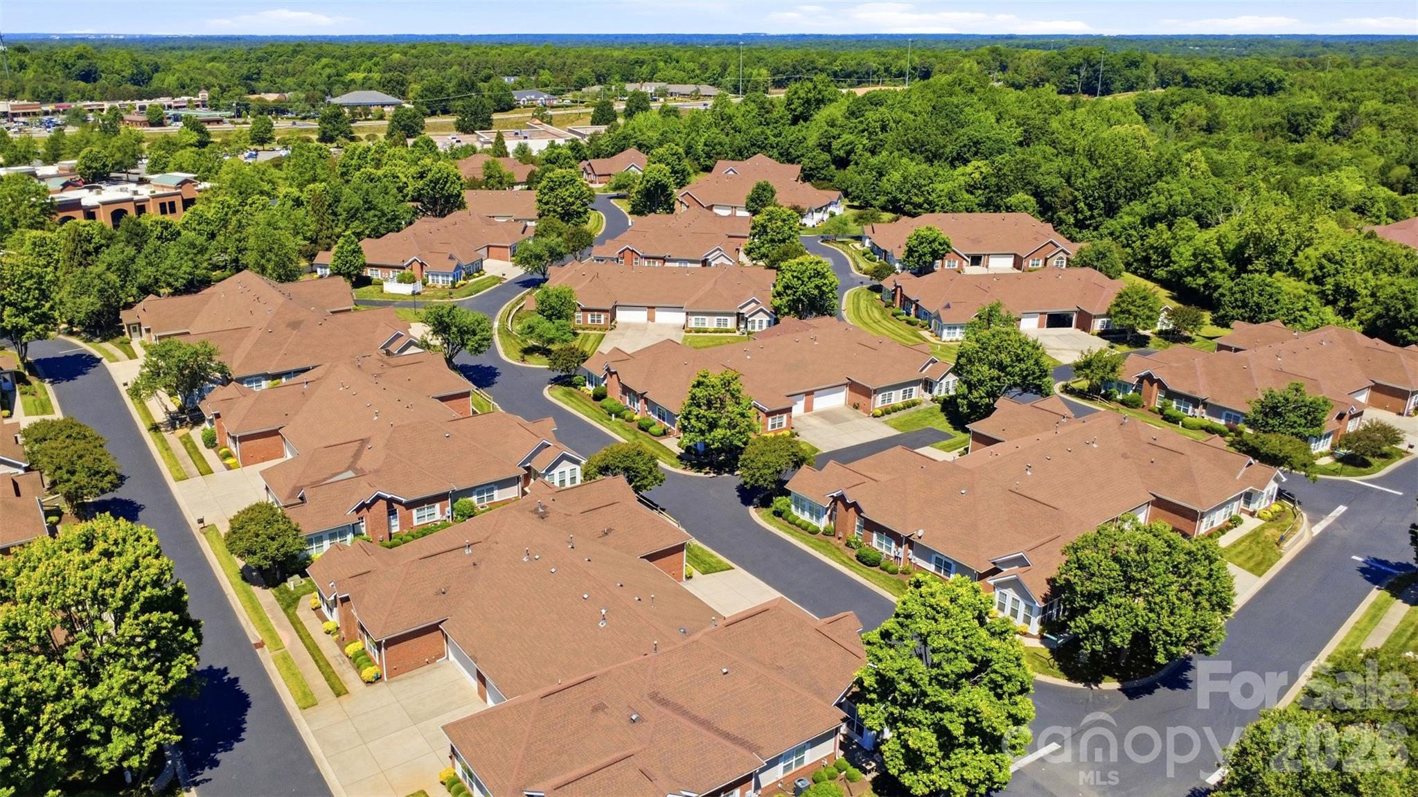 2118 N Castle Court — Matthews