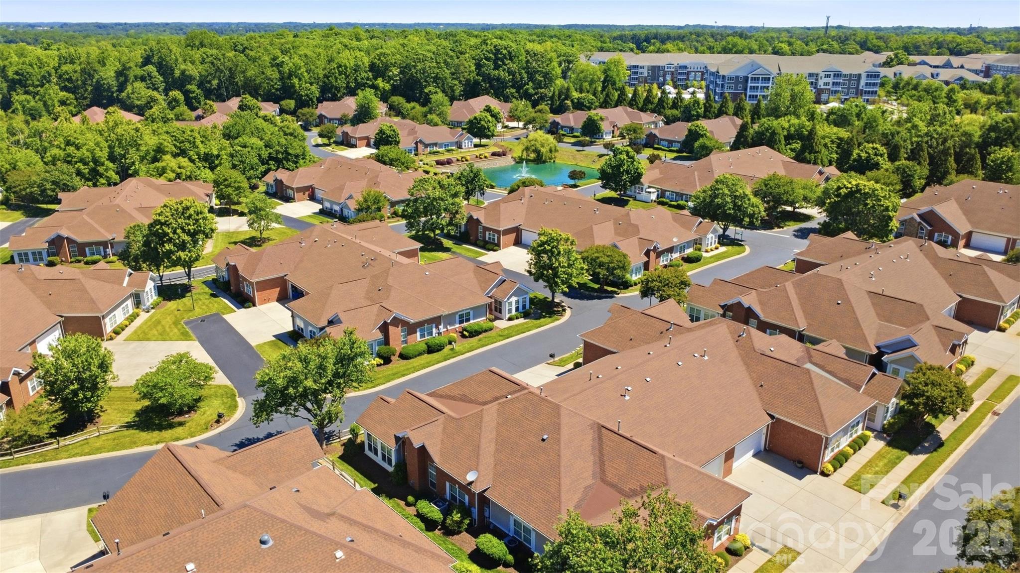 2118 N Castle Court — Matthews