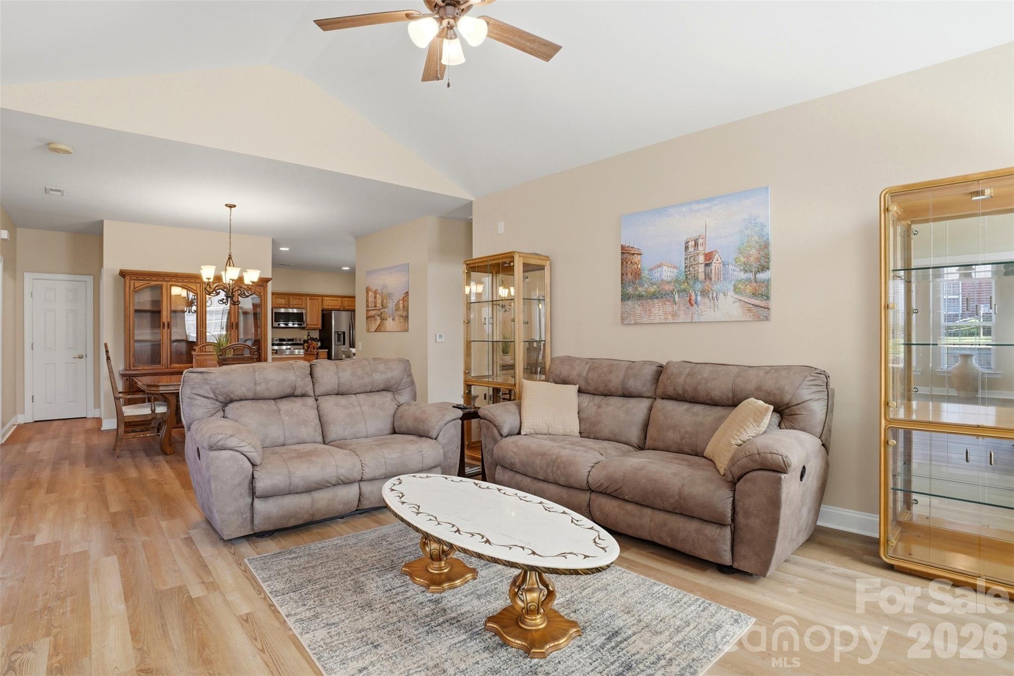 2118 N Castle Court — Matthews