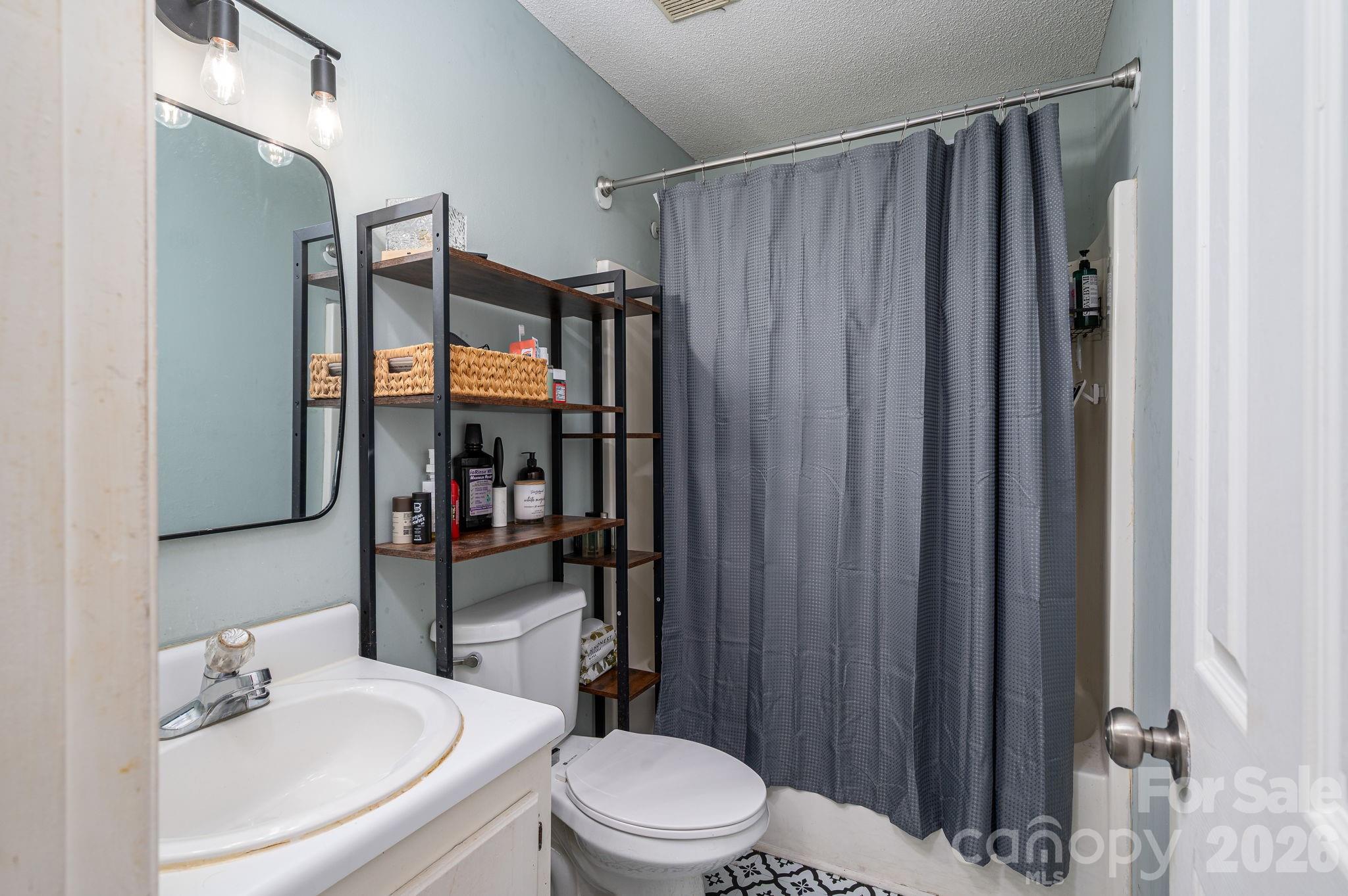 807 Willow Lane — Bessemer City