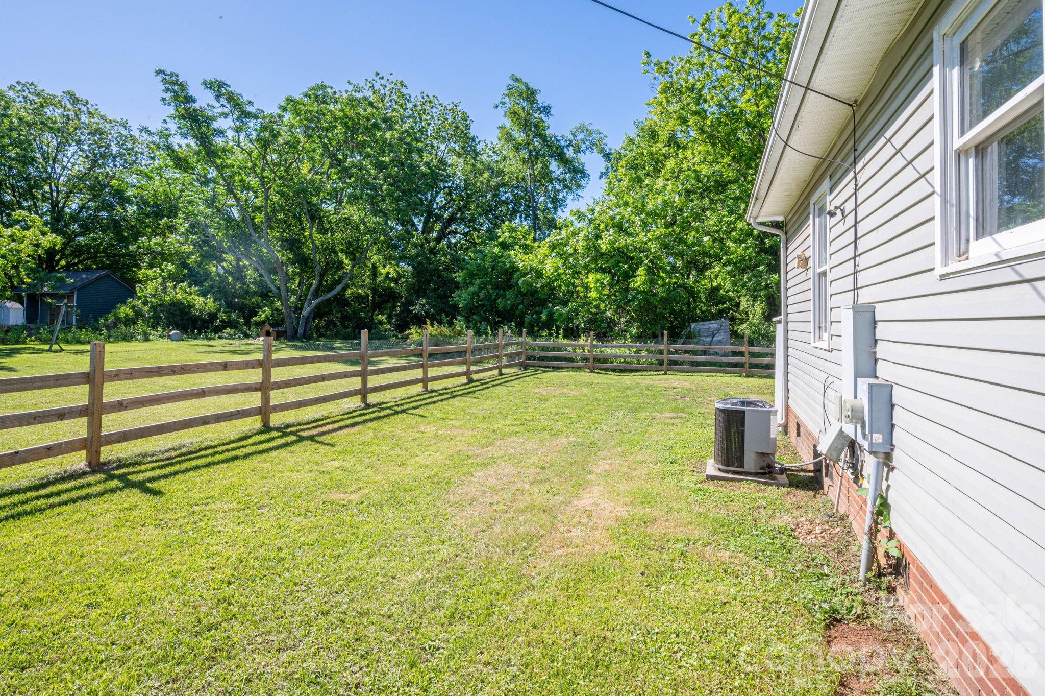 807 Willow Lane — Bessemer City