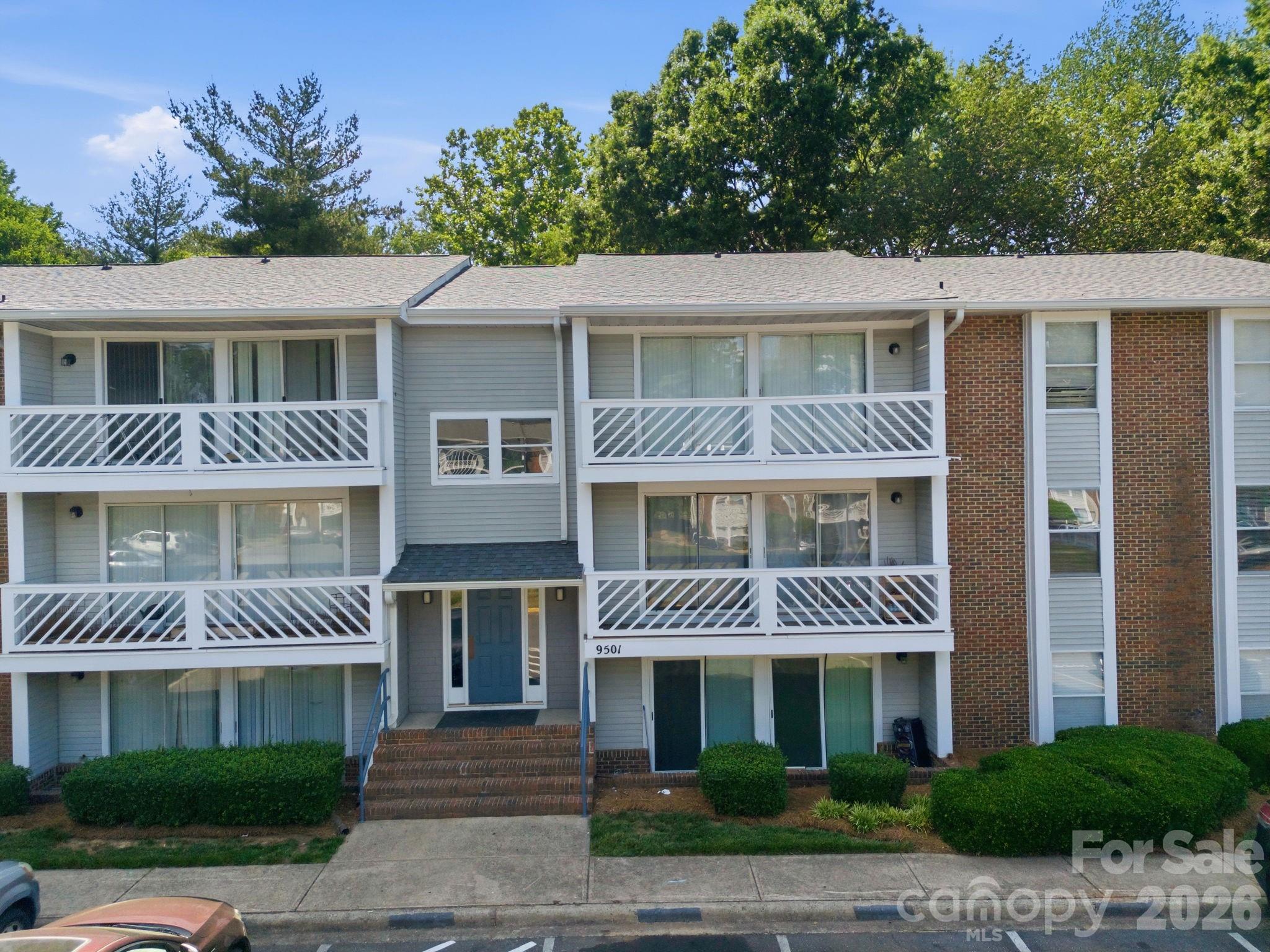 9501 Shannon Green Drive — Charlotte