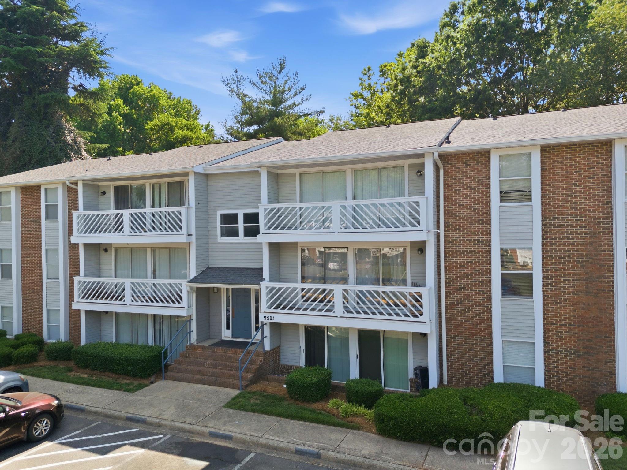 9501 Shannon Green Drive — Charlotte