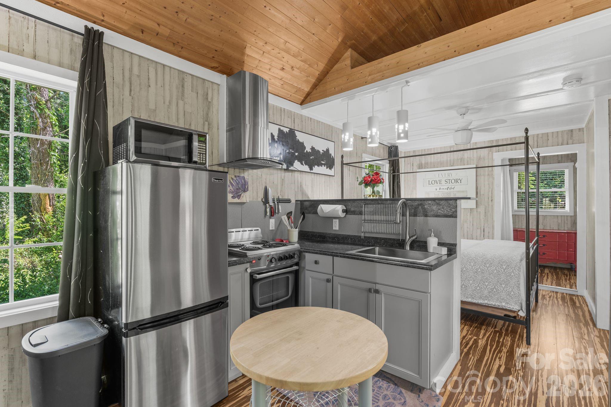 281 Rose Hill Road — Asheville