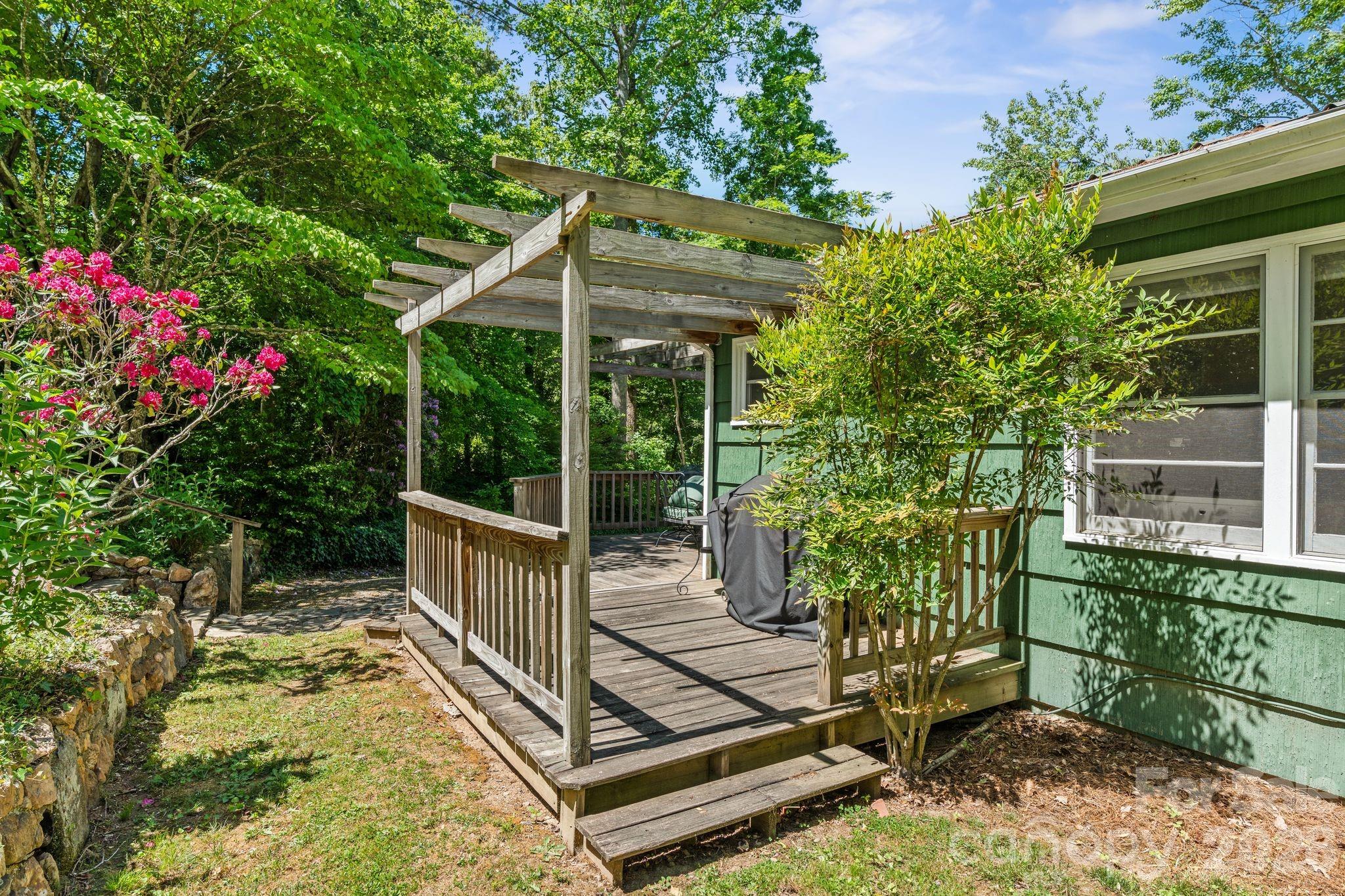 281 Rose Hill Road — Asheville