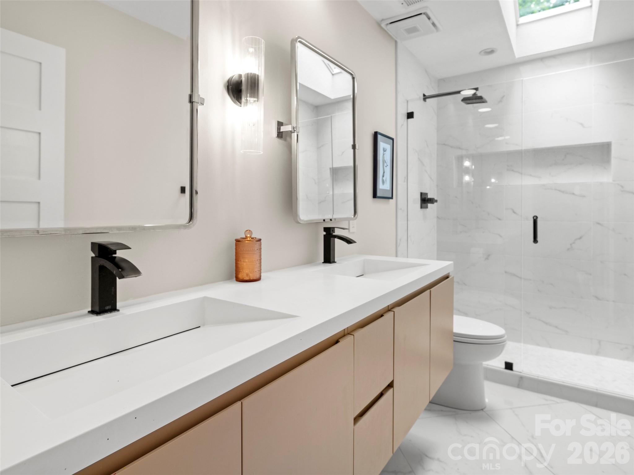 1130 New Castle Court — Asheville