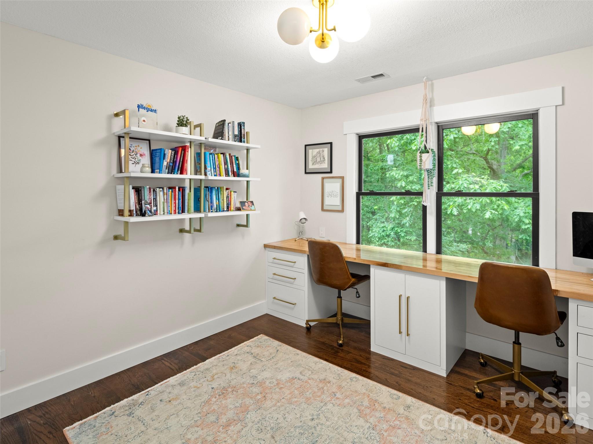 1130 New Castle Court — Asheville