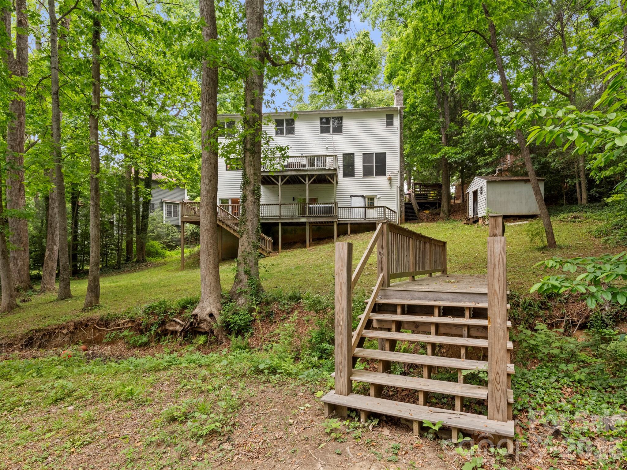 1130 New Castle Court — Asheville