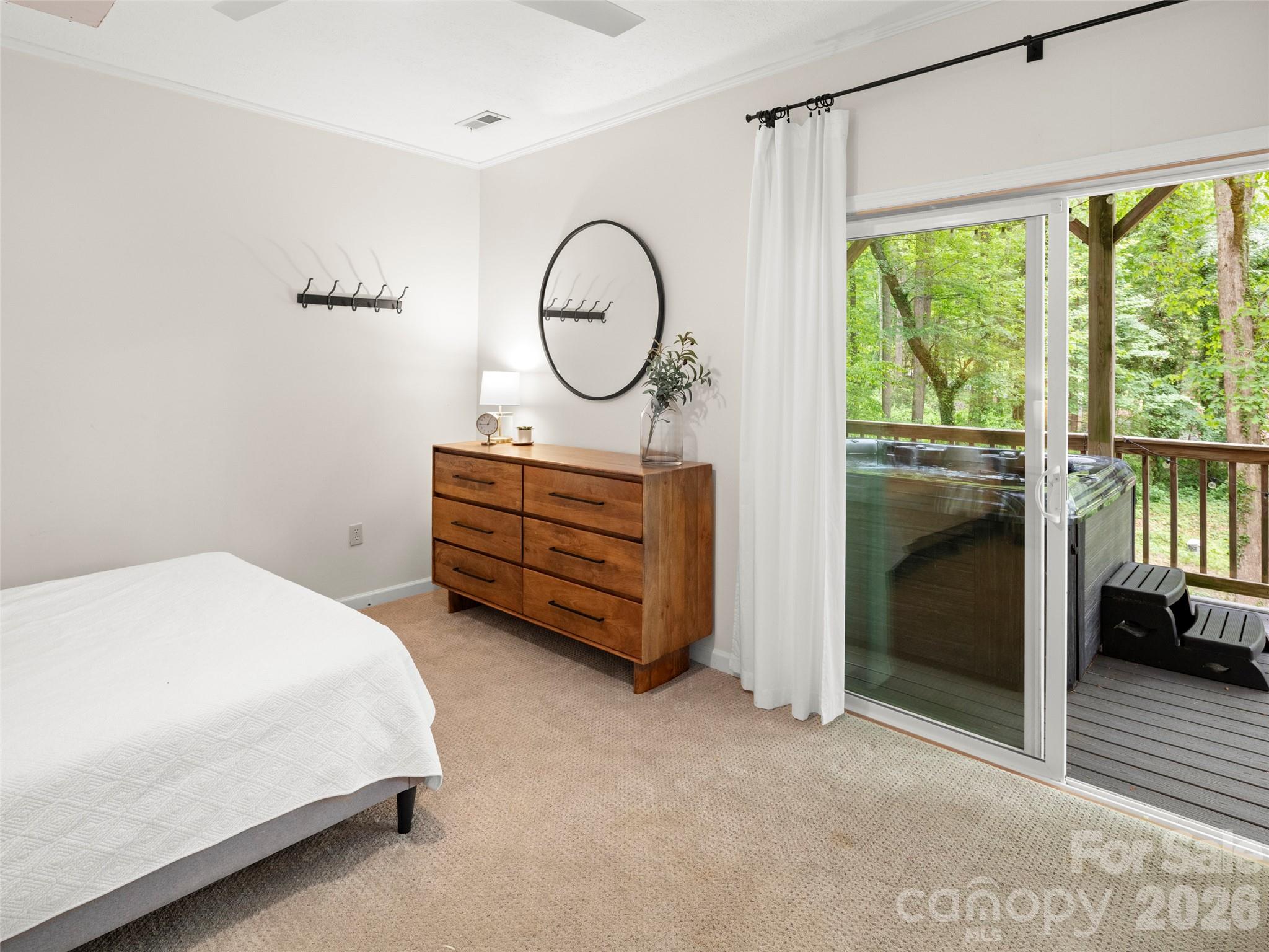 1130 New Castle Court — Asheville