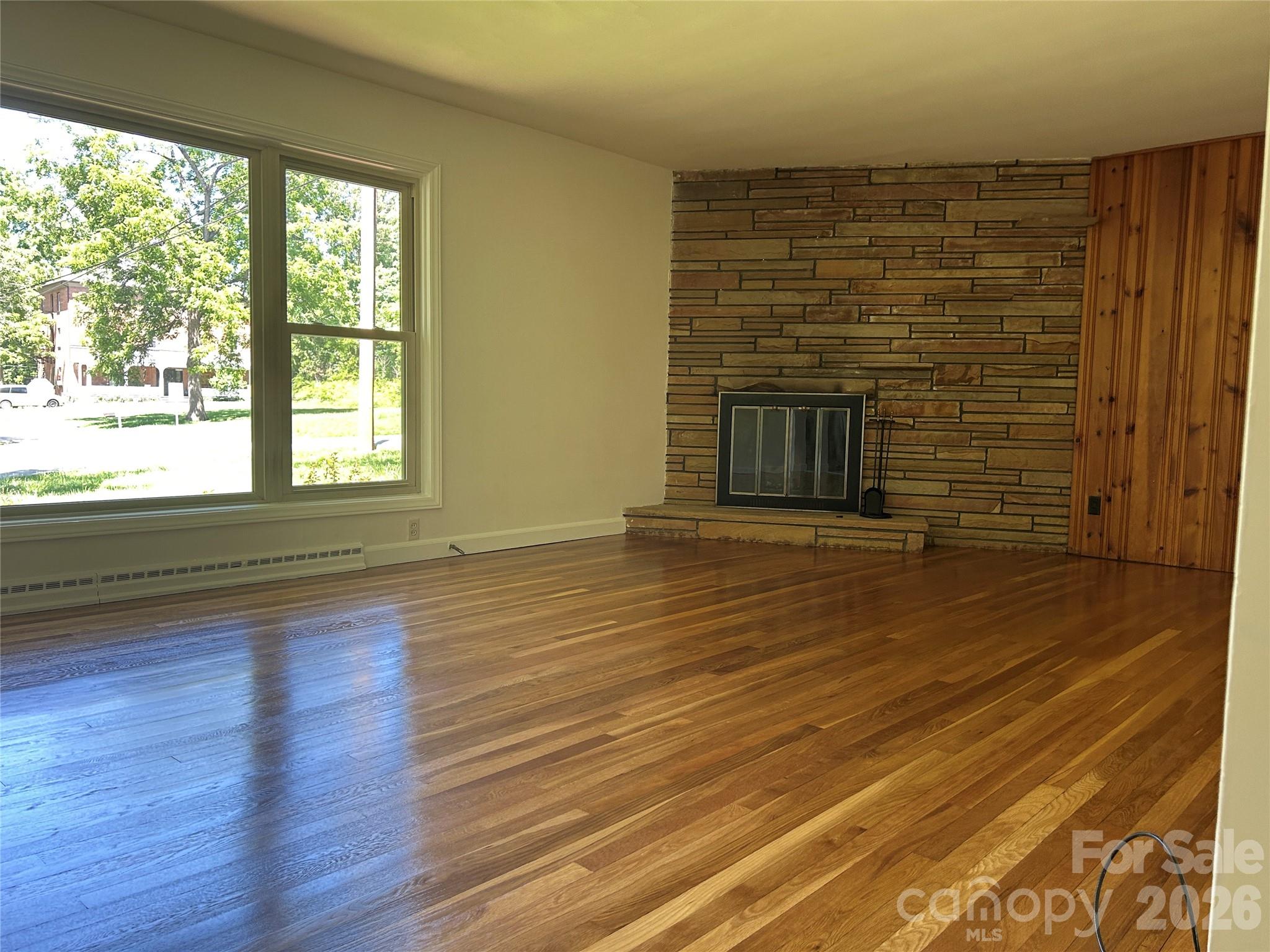 28 S College Street — Weaverville