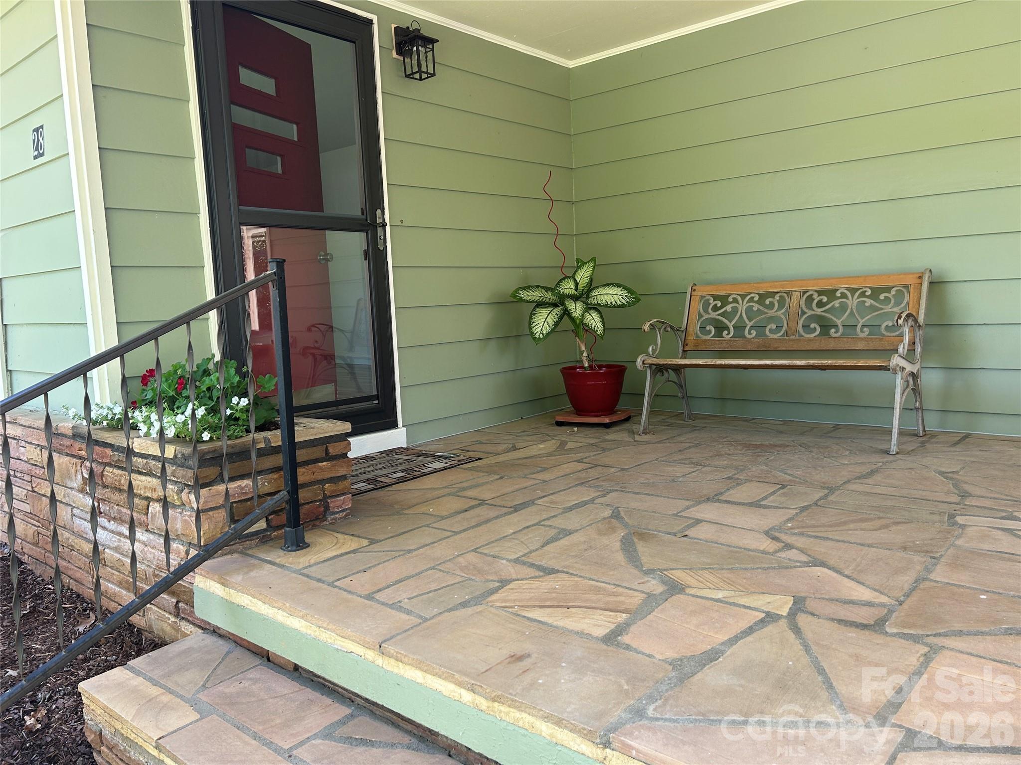 28 S College Street — Weaverville
